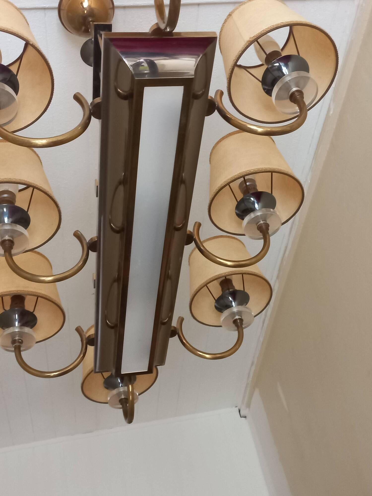 Vintage chandelier in gilded brass, chromed metal and plexiglass from the 1950s