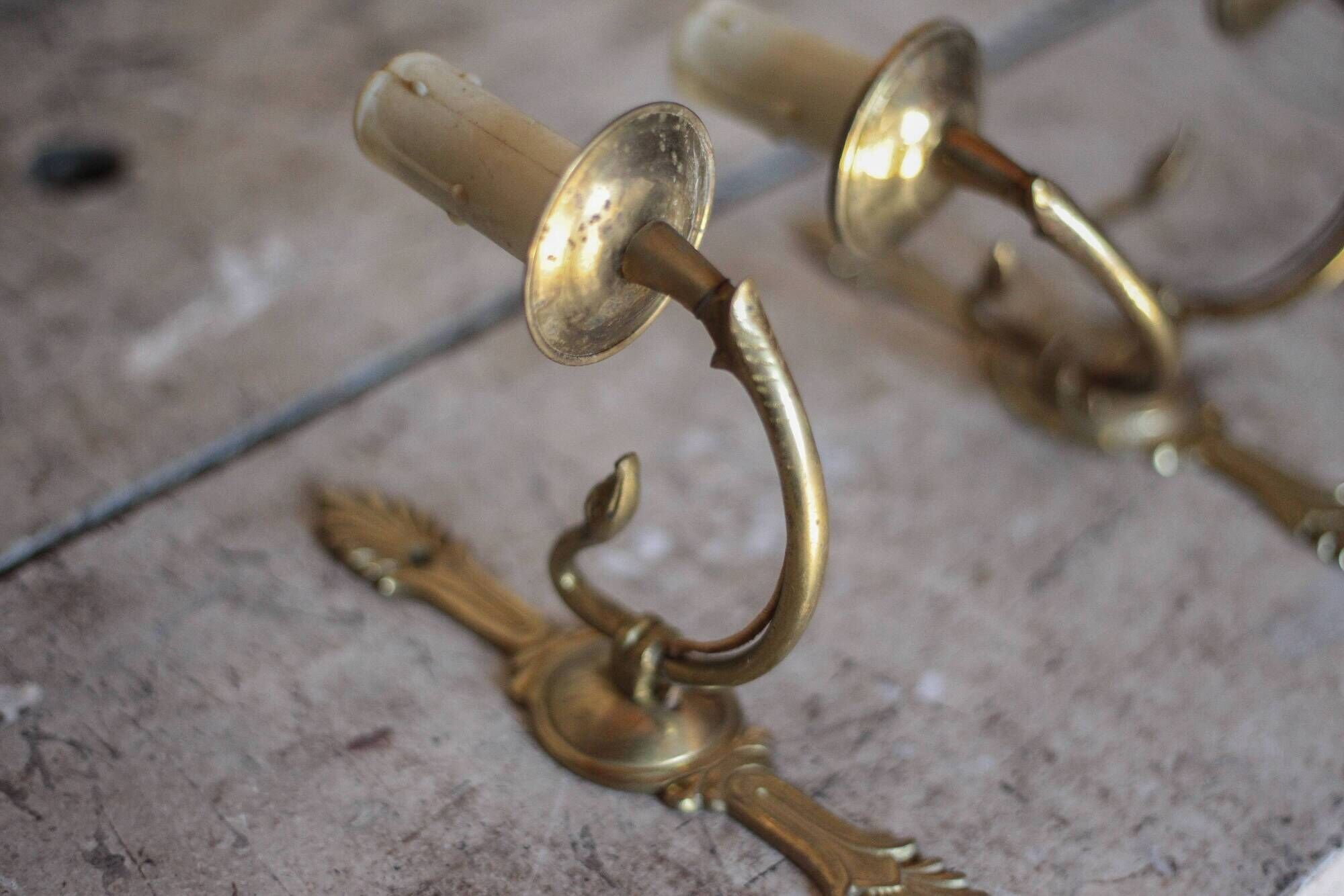 Pair of Empire style bronze wall lights, bronze wall light with palmette and swan neck.