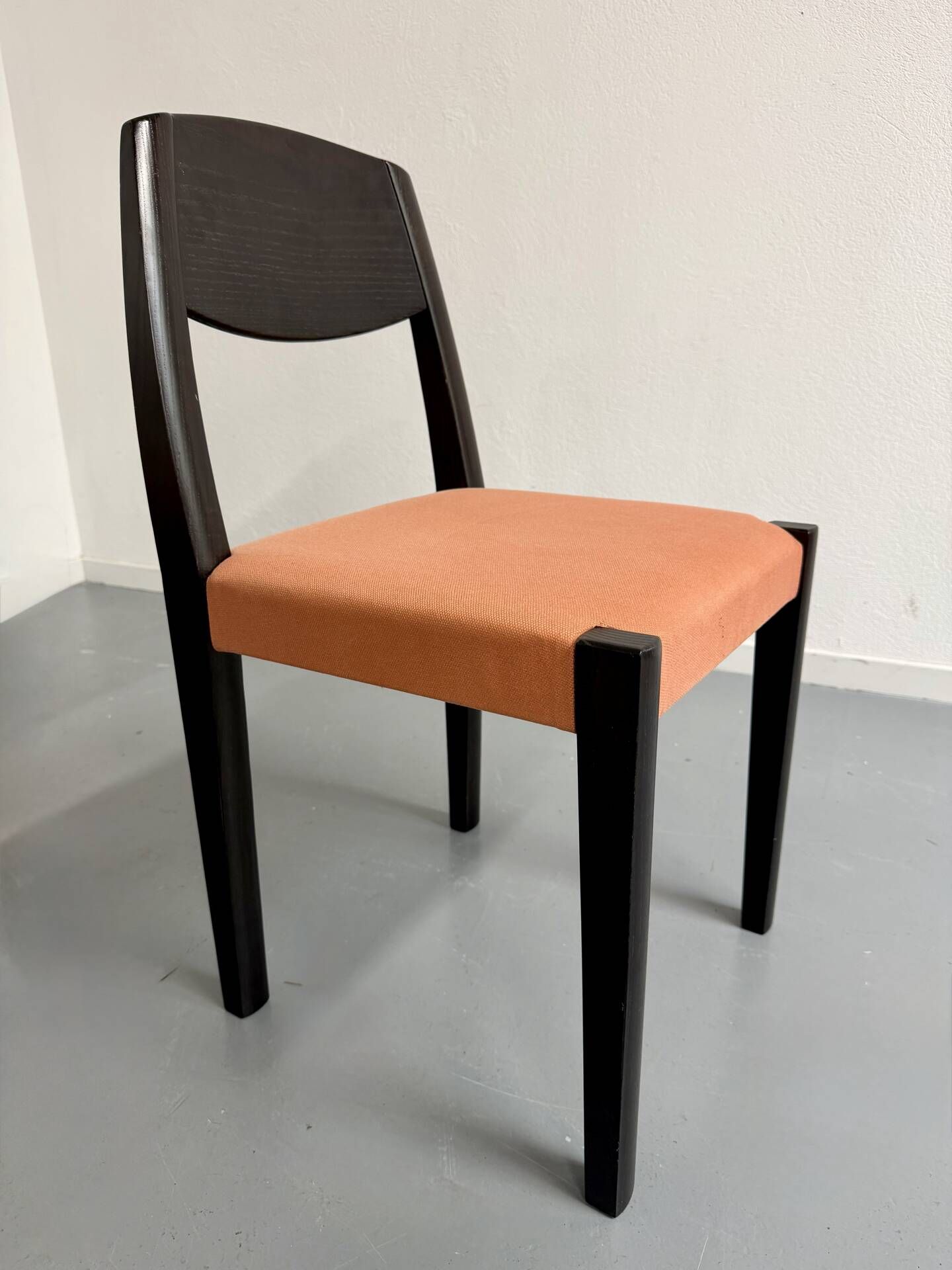 Lot of 6 blackened wooden chairs with French design fabric from the 1970s Self.