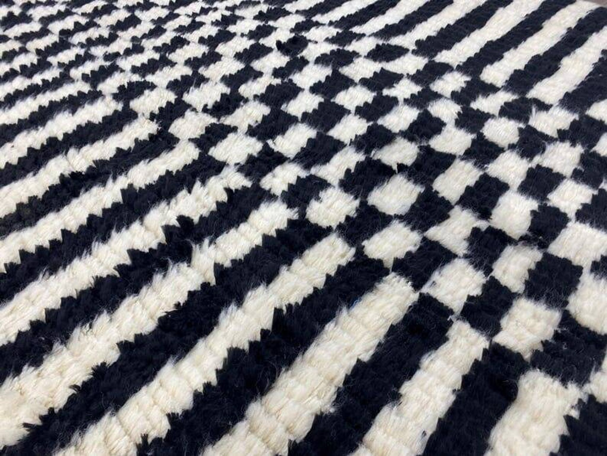 Tapis berbere blanc et noir fait main