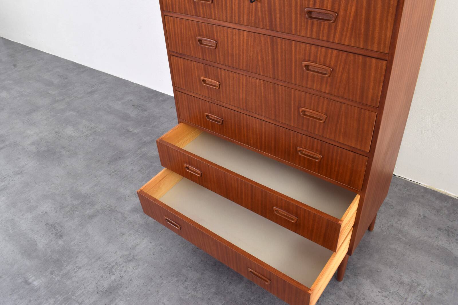 Commode en teck danois des années 1960.