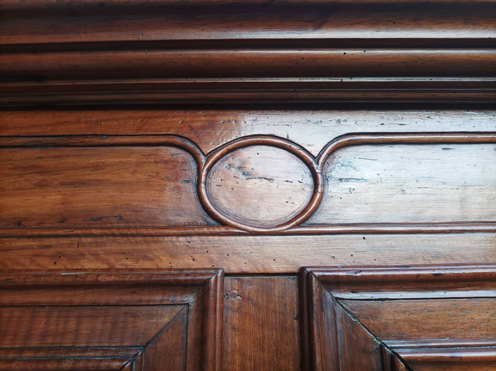 Louis XIV walnut buffet with 4 doors from the 18th century.