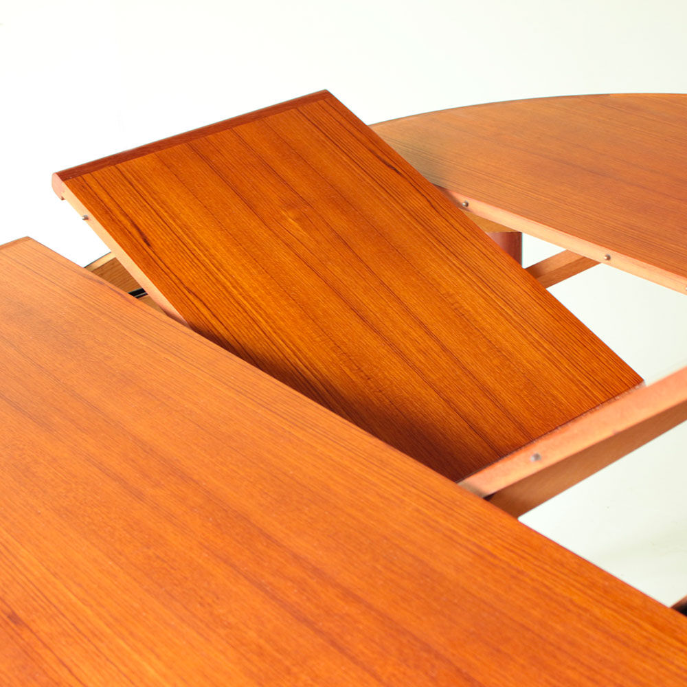 Scandinavian style in teak and veneer dining table