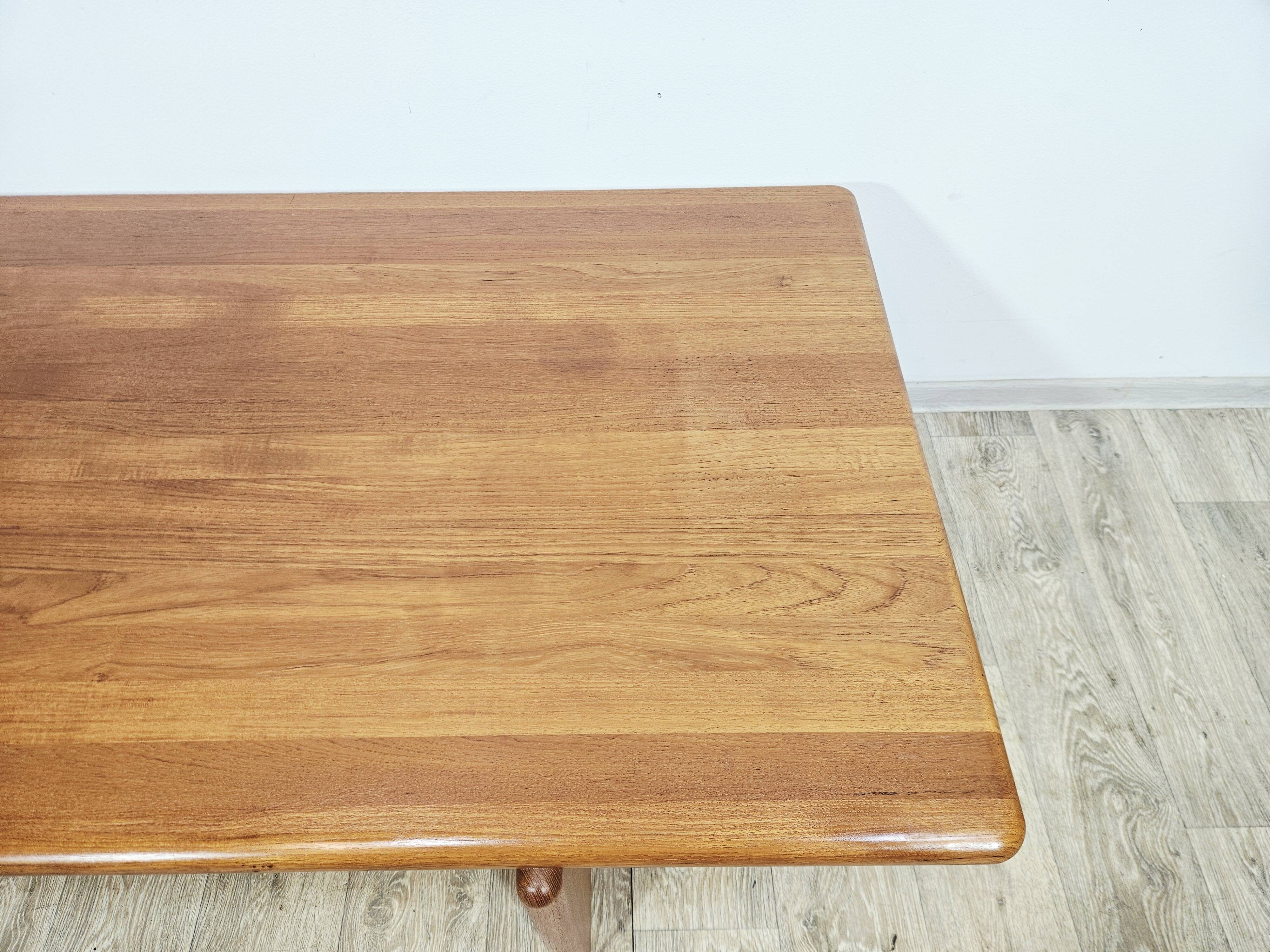 Table basse en teck massif danois / Style Mid-Century Modern / Années 1970.