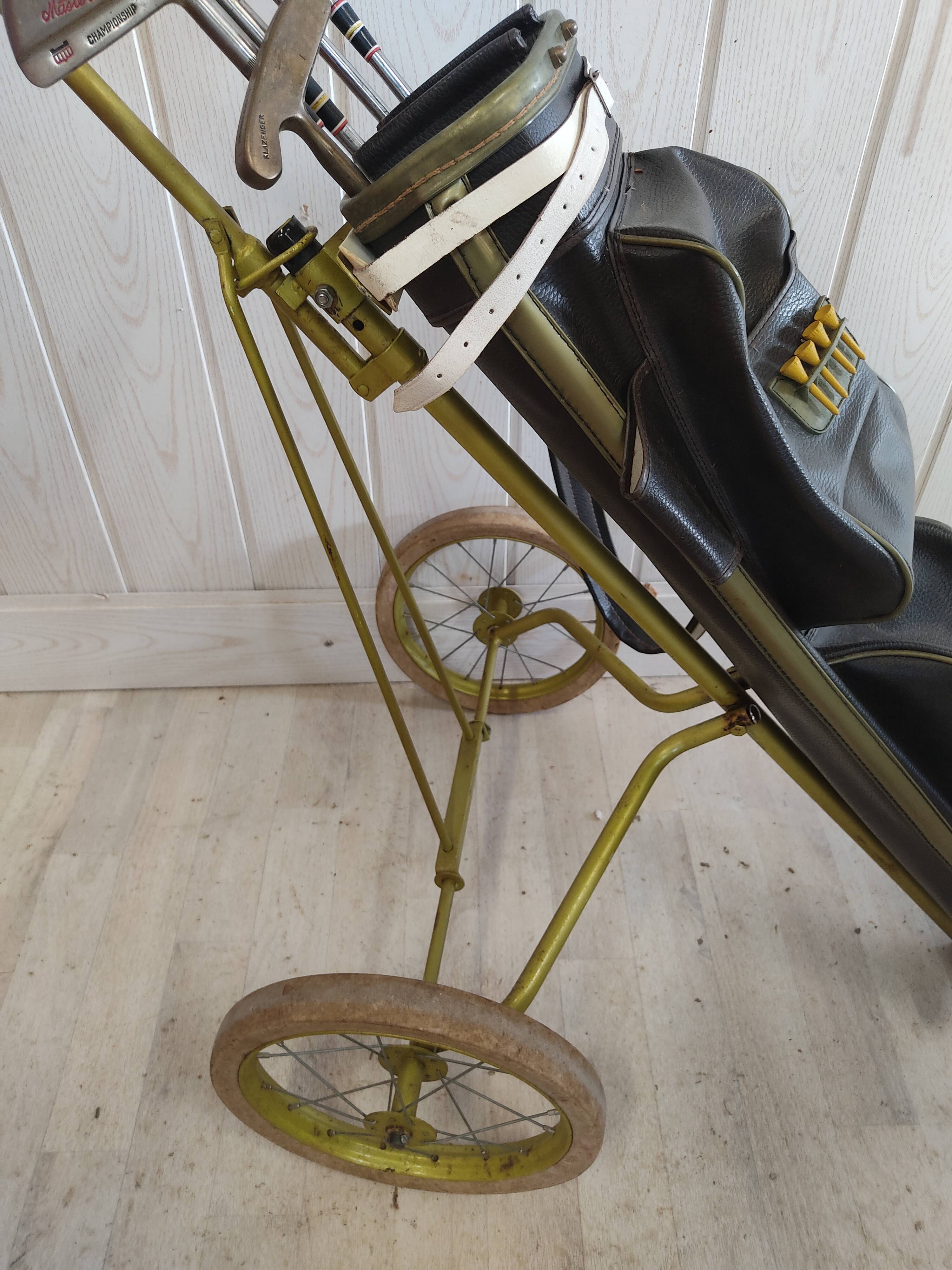 Chariot, sac et clubs de golf vintage