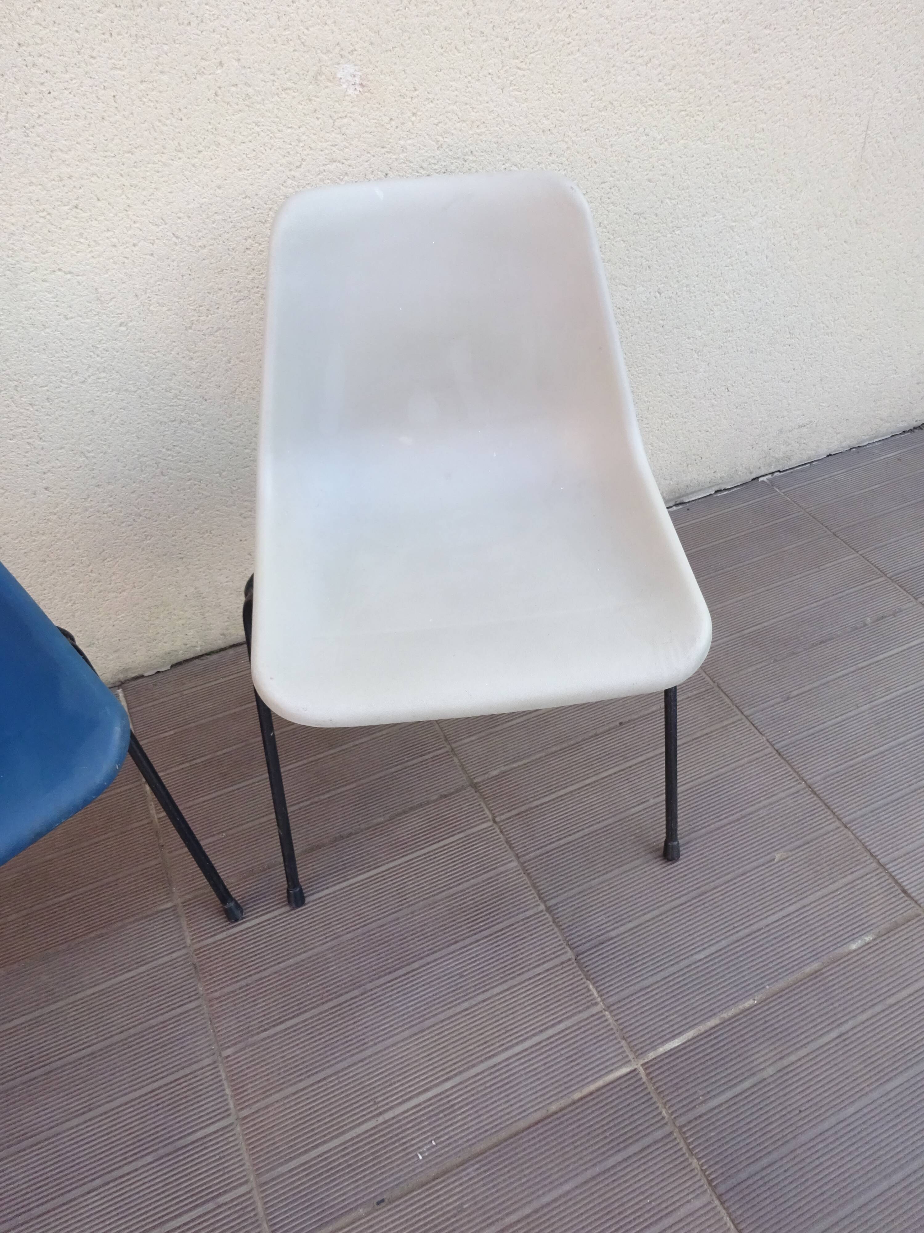 Pair of chairs by Robin Day Helli edition 60