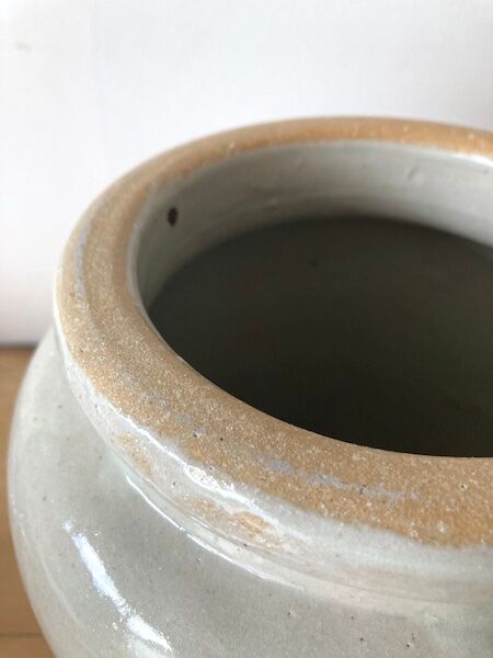 Large white sandstone mustard pot, 5L