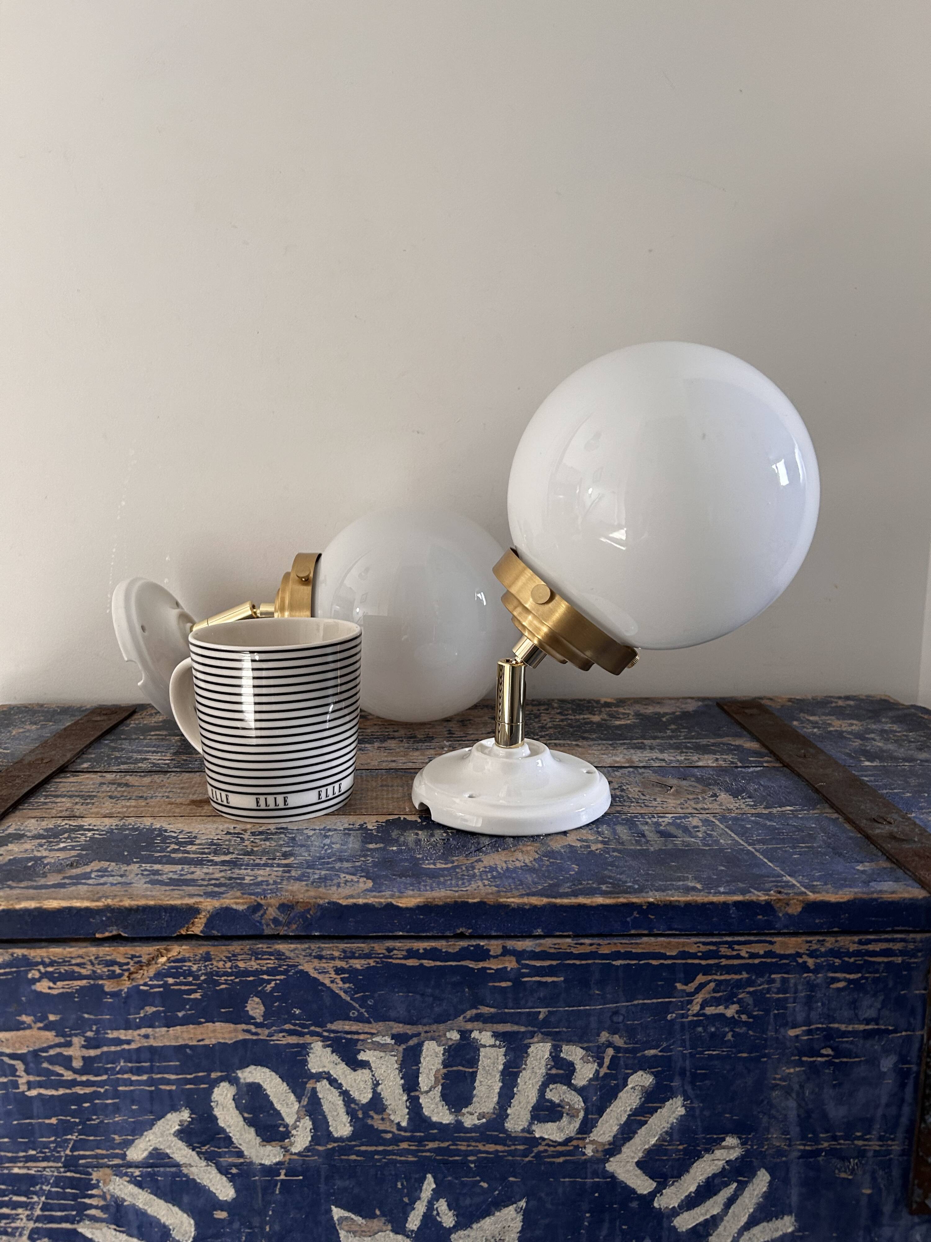 Paire d’appliques murales globes inclinables