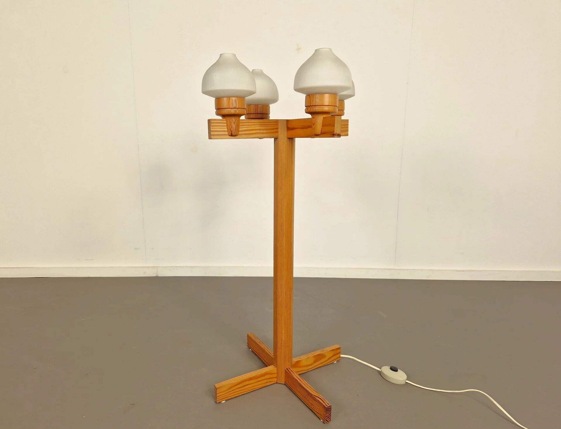 Uno Dahlén for Aneta Sweden | Floor lamp