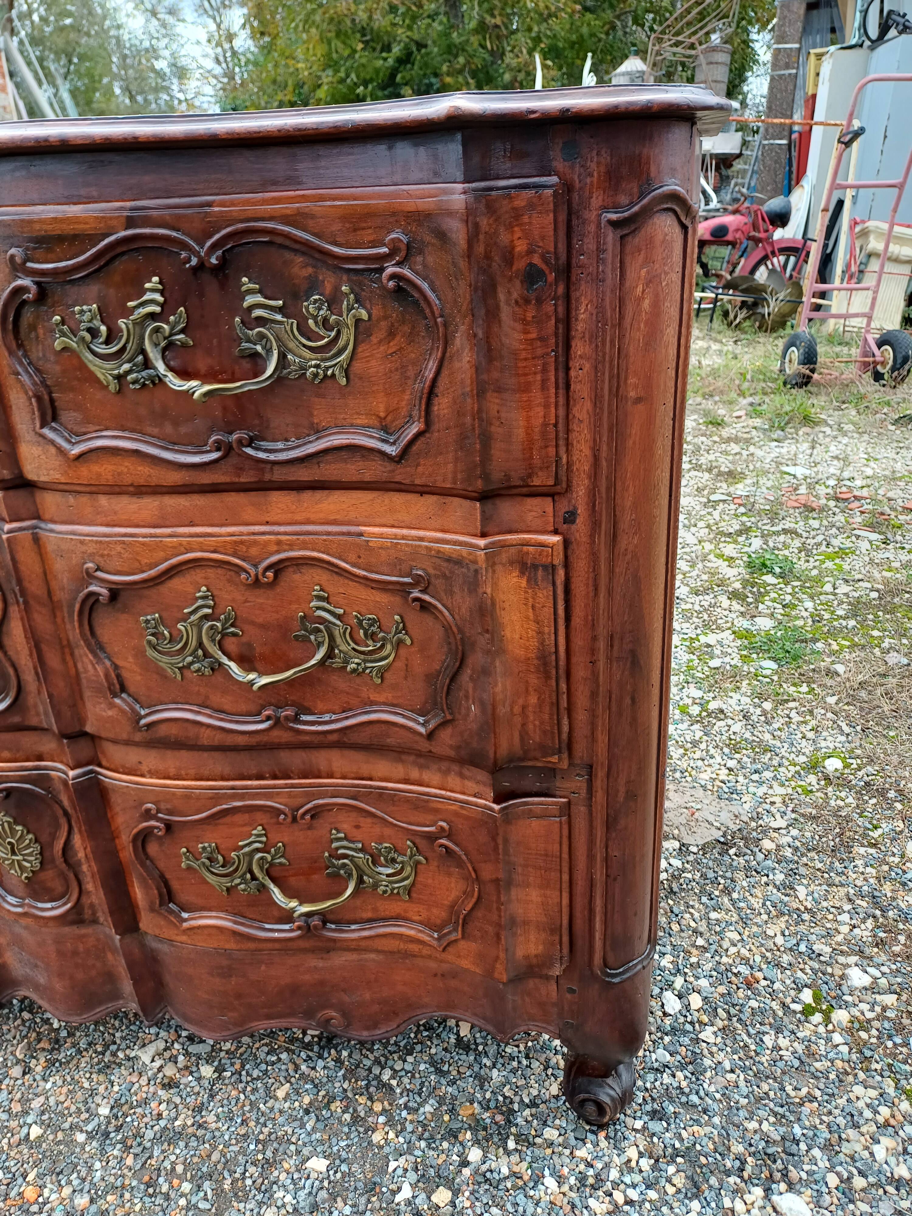 Commode 19 ème en Noyer et Bronze