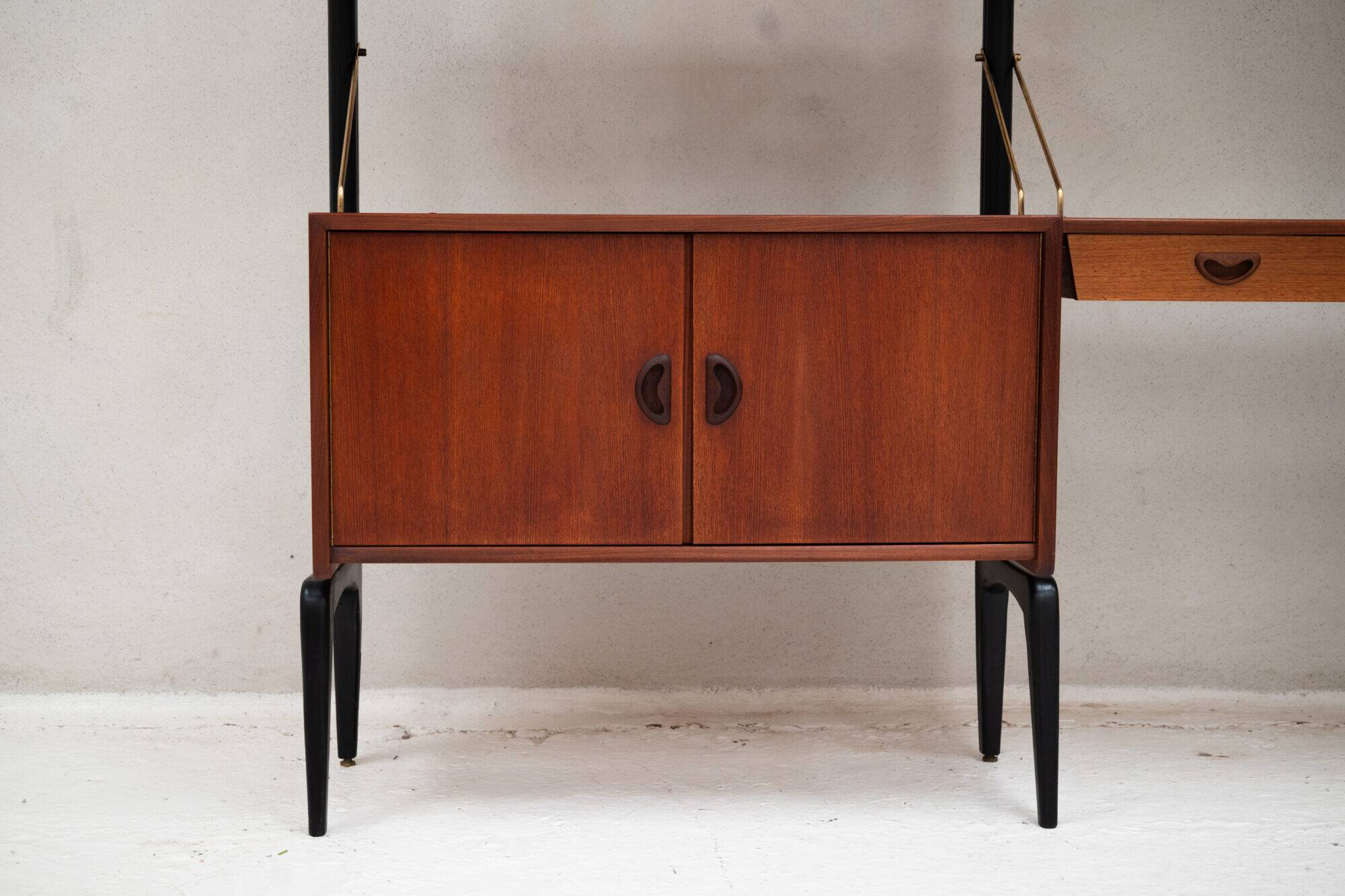Etagère sur pieds 3-baies par Louis Van Teeffelen