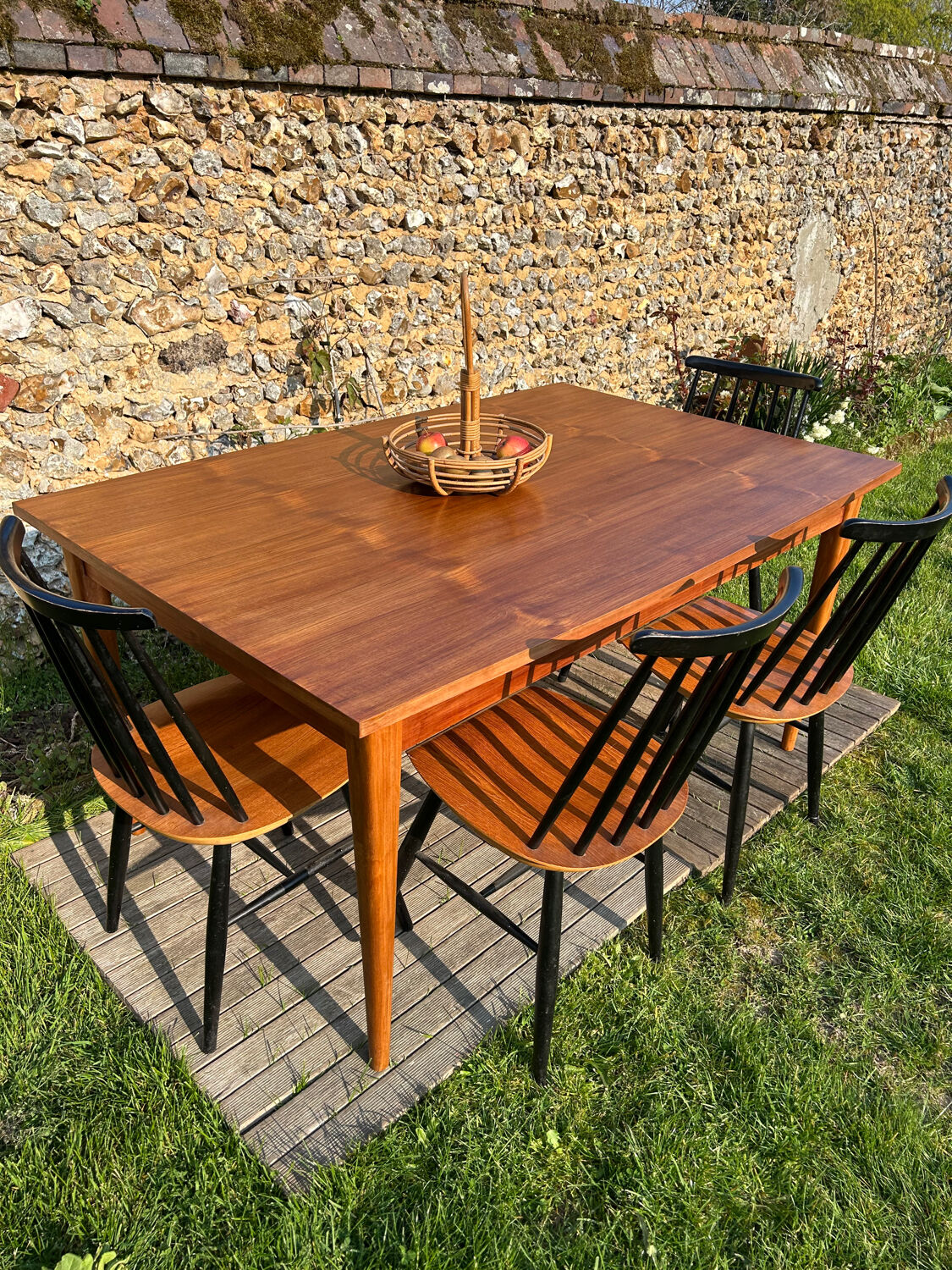 Vintage Scandinavian table for 6 people from the 1960s-70s.