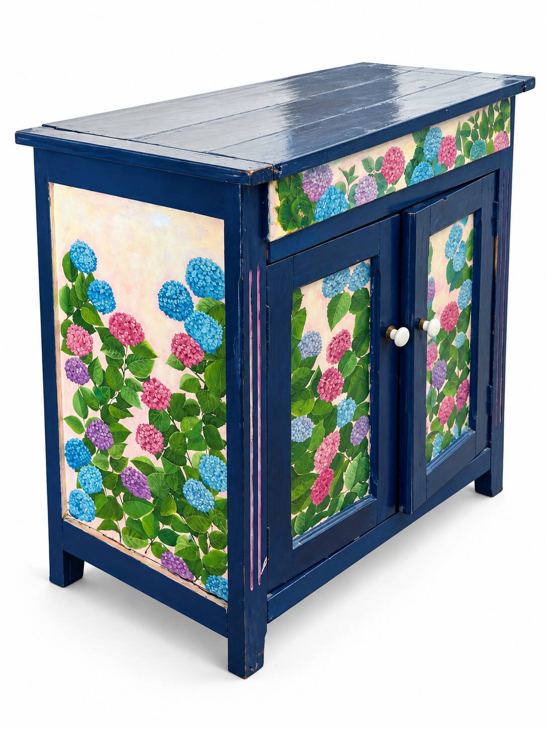 Petit buffet parisien peint bleu à décor d’hortensias