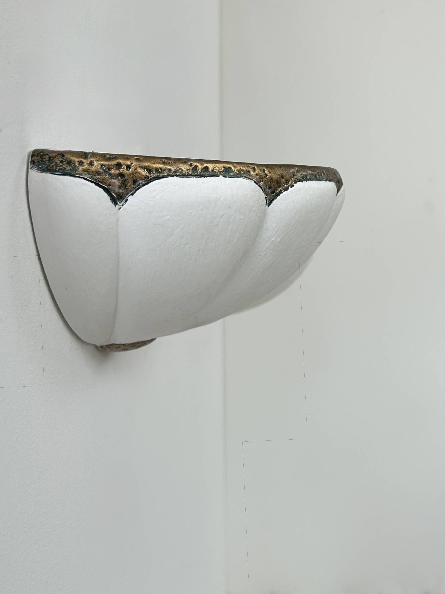 Vintage shell wall light, matte white plaster and gold, France, 1970.