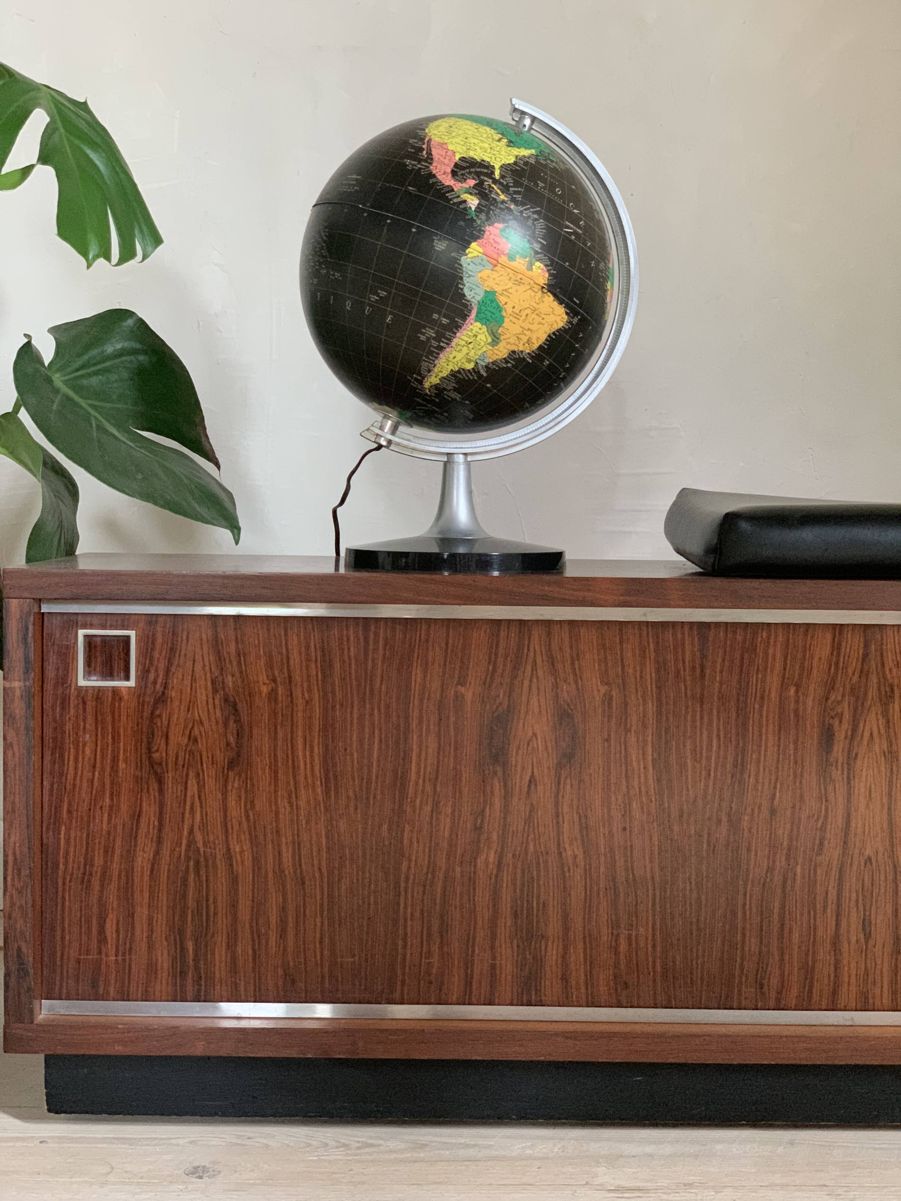 Black world map globe