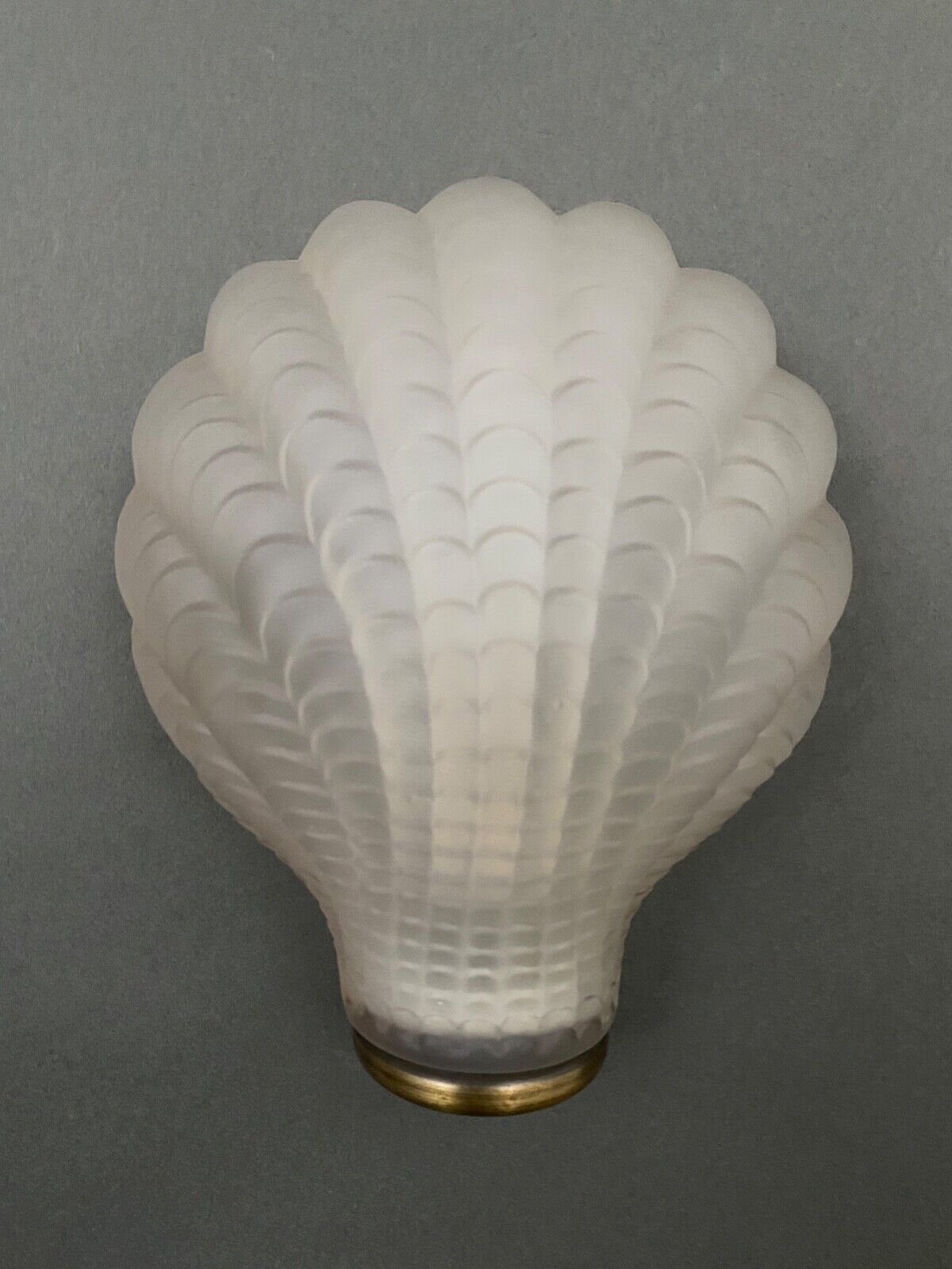 Wall lamp in frosted glass Art Deco 1950 scallop shell