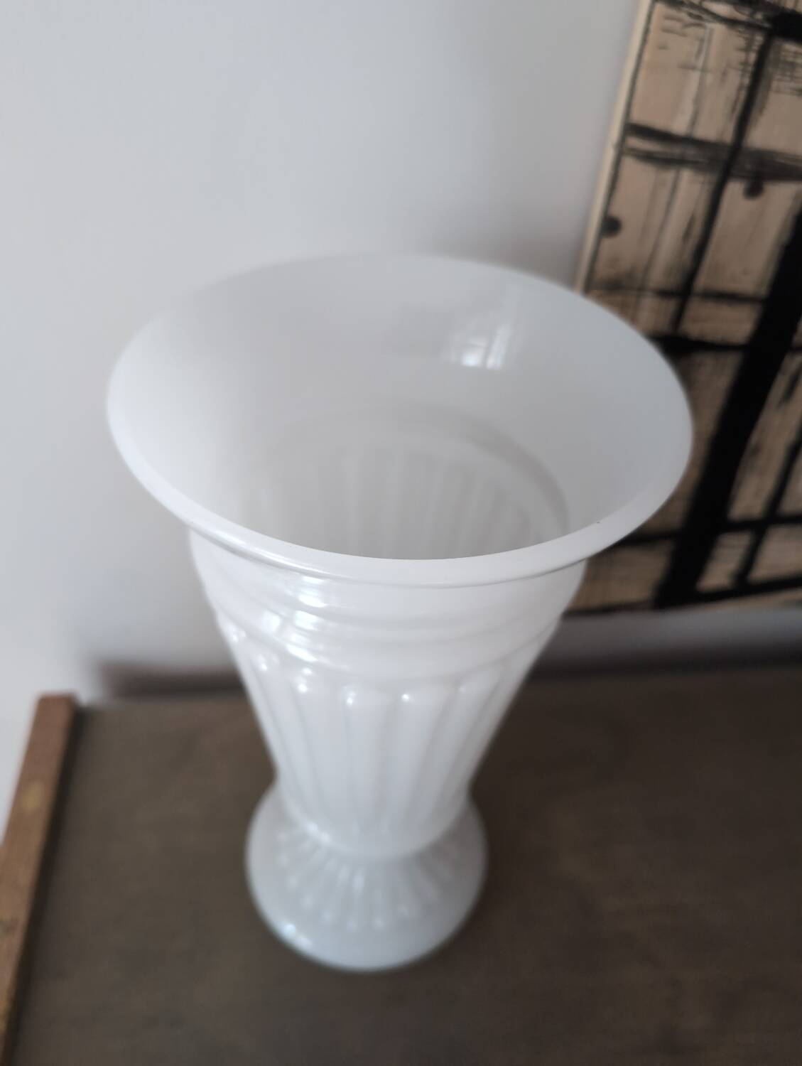 Vase ancien en opaline blanche