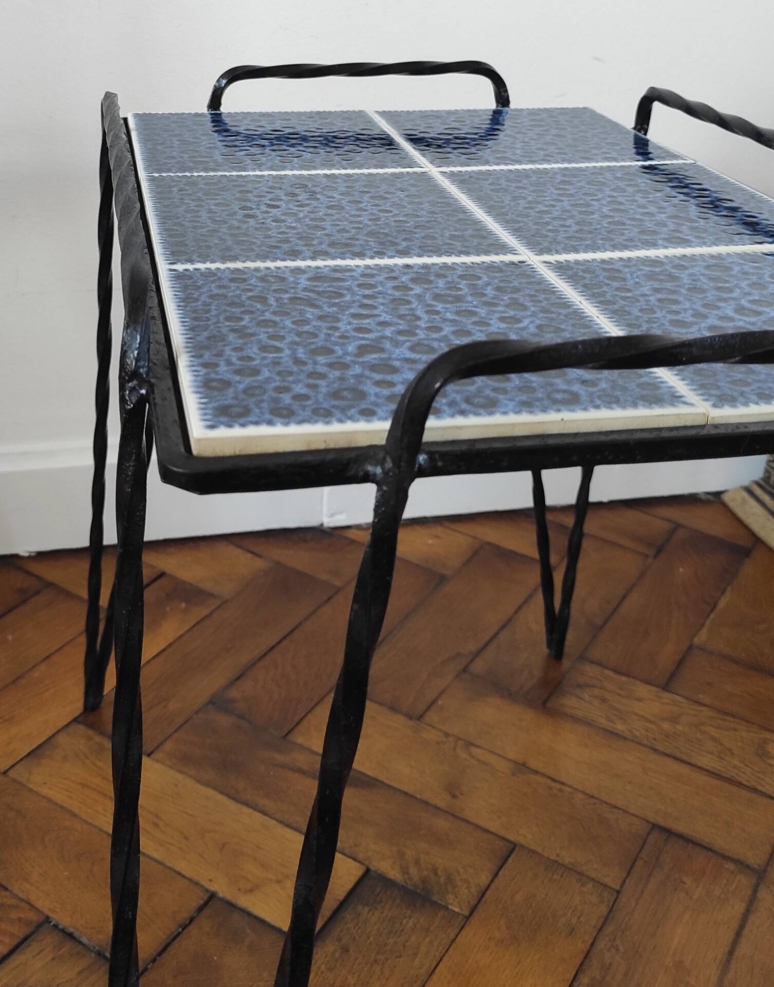 Vintage side table in twisted wrought iron and glazed ceramic.