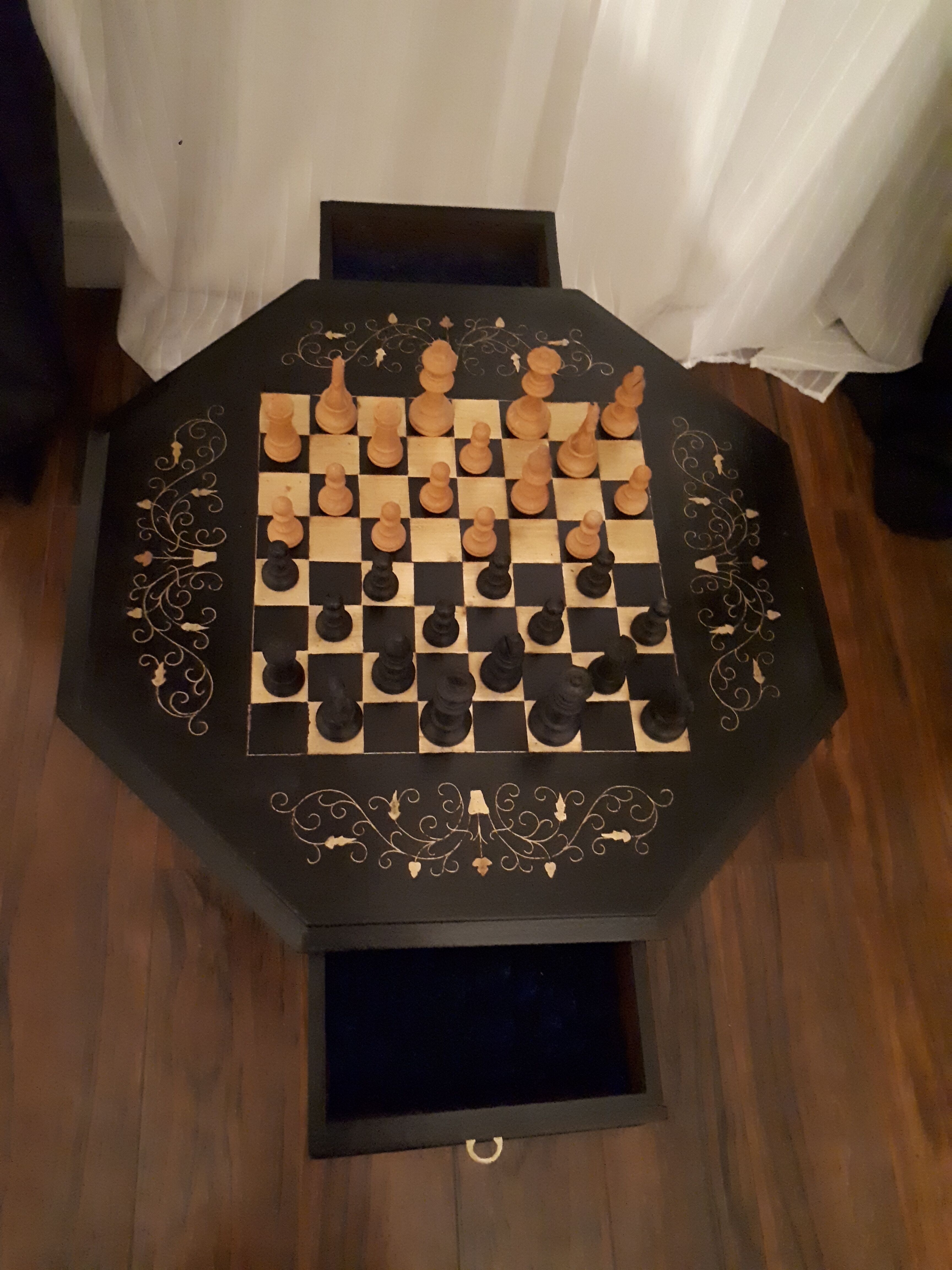 Octagonal chess table marquetry