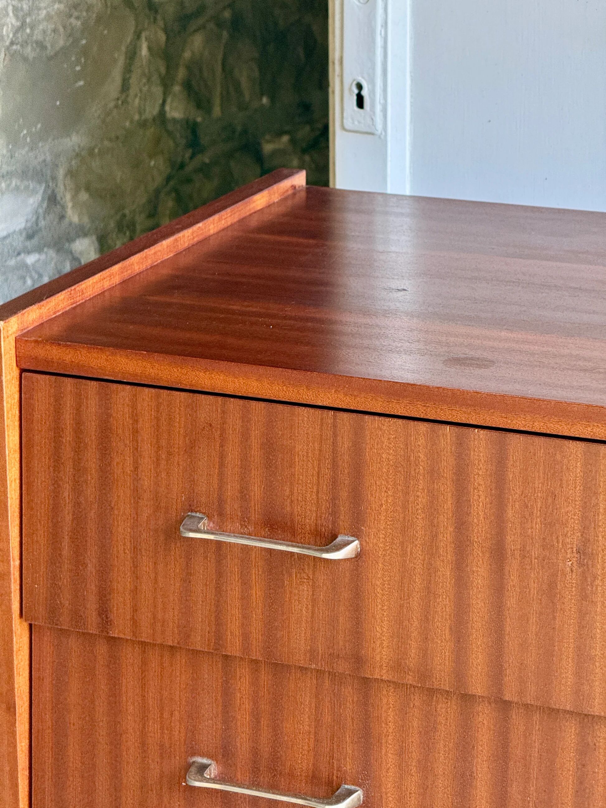 Mid-century commode style
