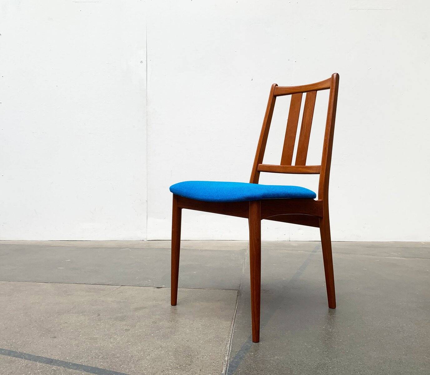 Set of Danish teak chairs from the mid-century with new Kvadrat Hallingdal cushions, 1960s.