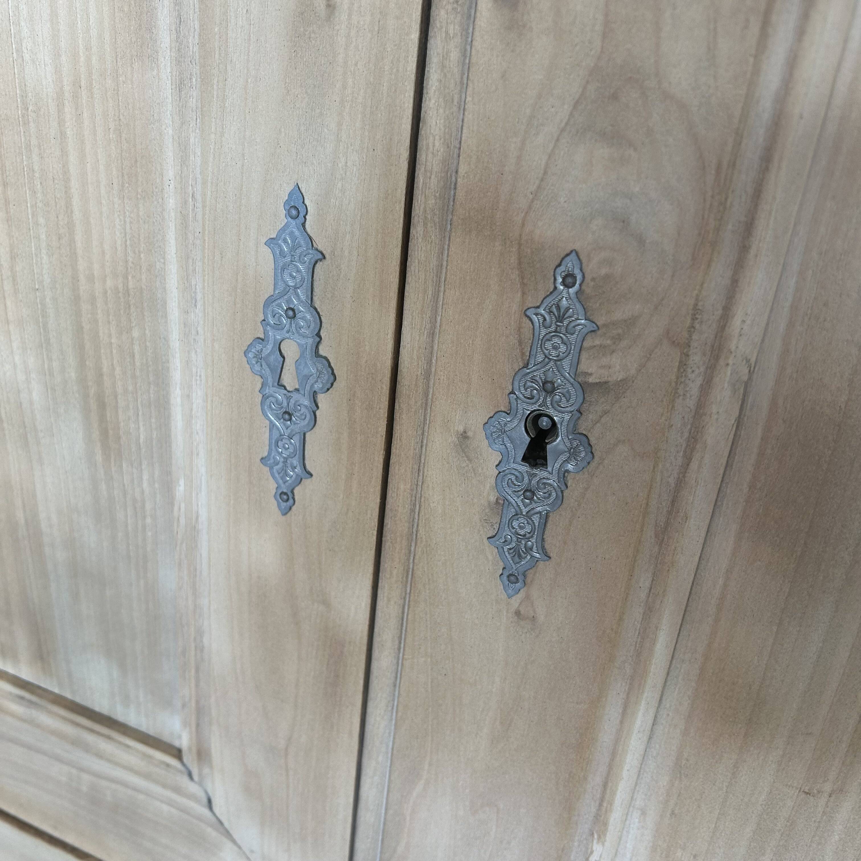 Parisian buffet sandblasted and stripped