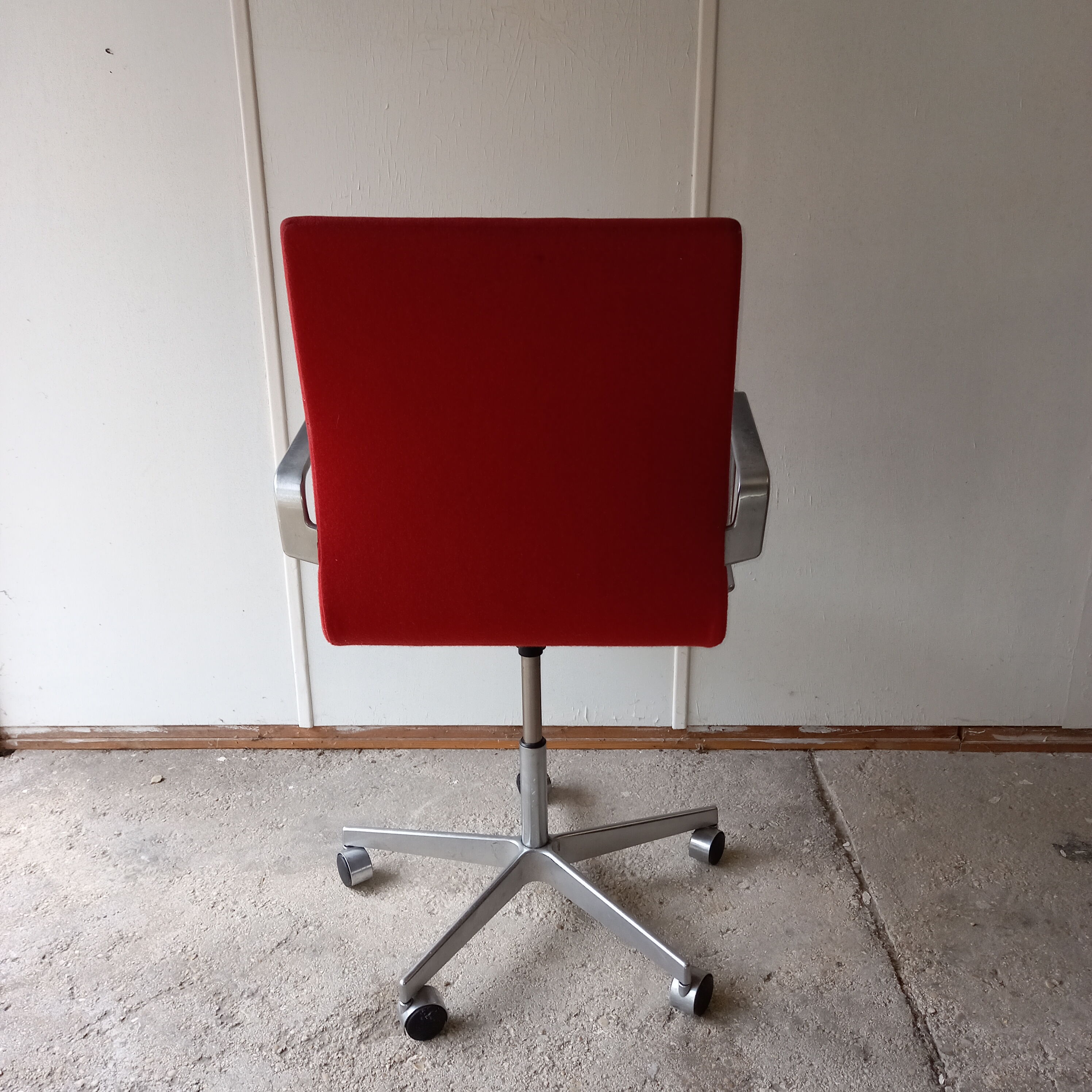 Fritz Hansen's office chair design Arne Jacobsen