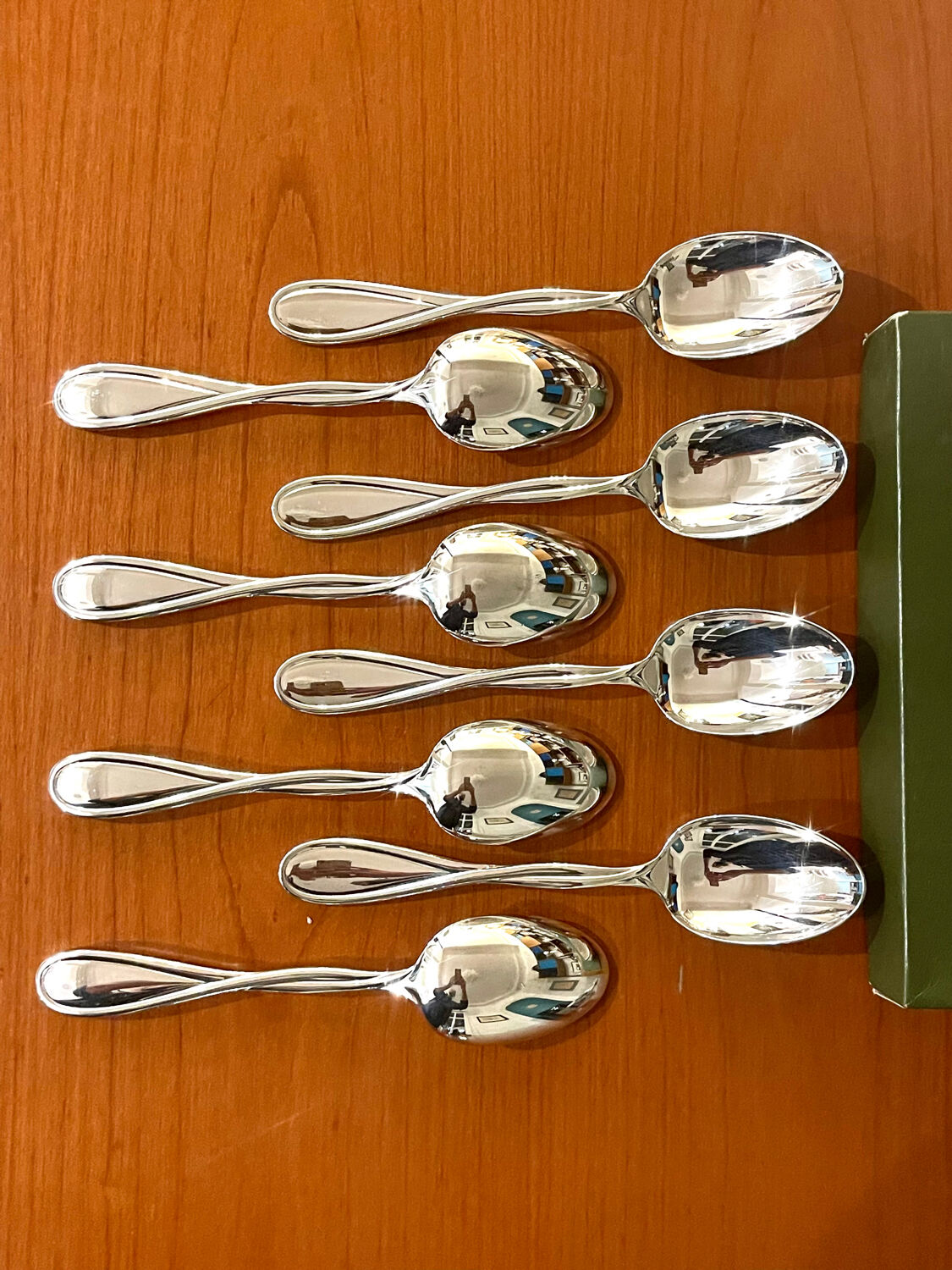 Christofle galea, 8 standard 19 cm spoons in very good condition.