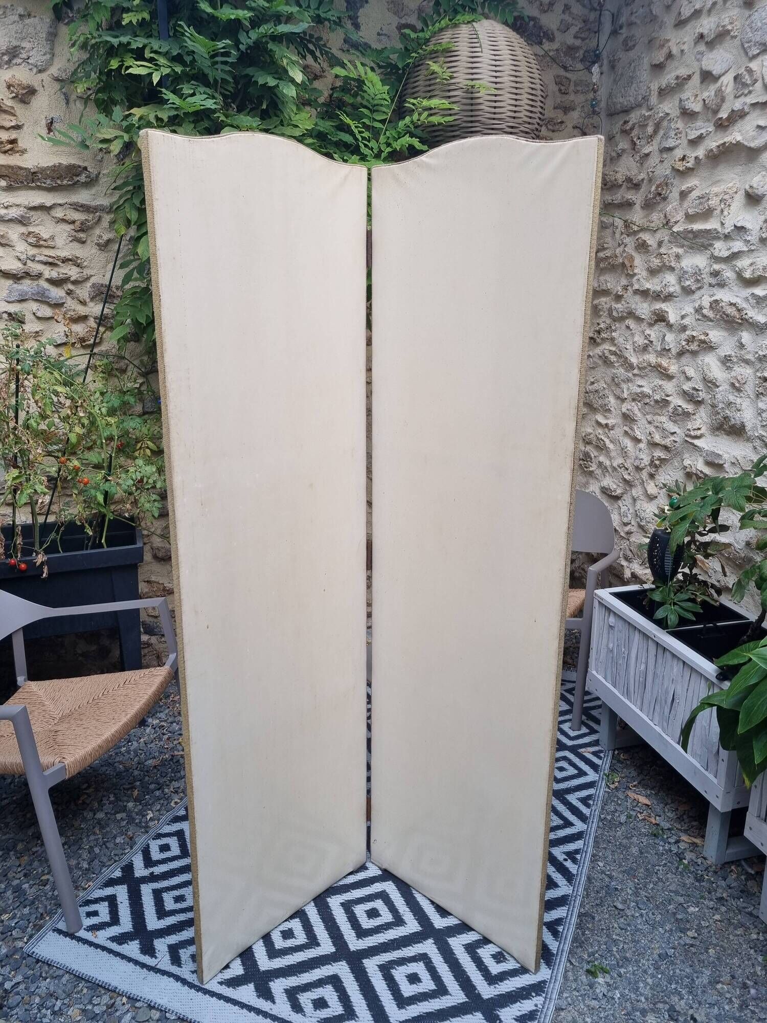 Vintage screen