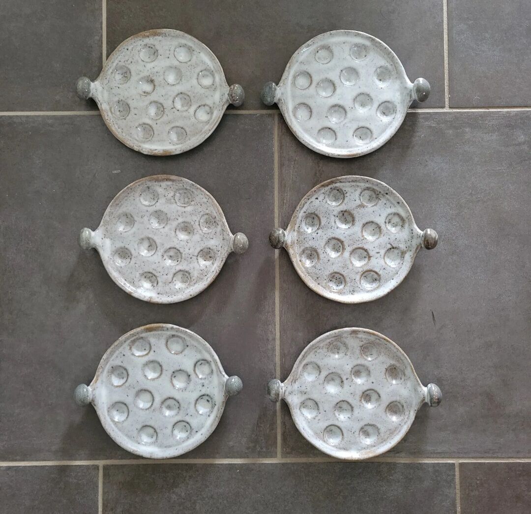 6 ceramic snail plates