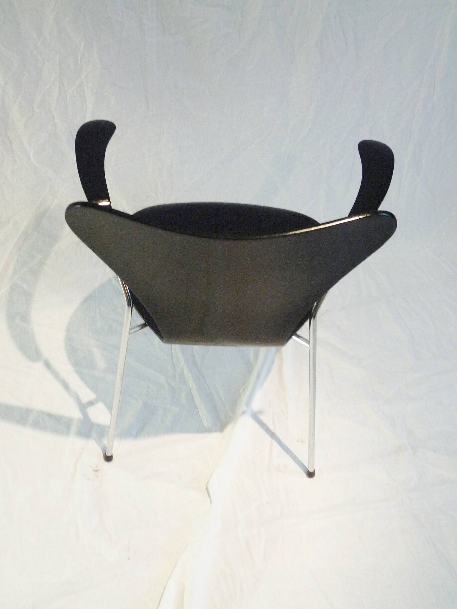 Chaise à accoudoirs Mod.  3207  Arne Jacobsen