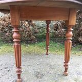 Table ovale ancienne en cerisier pieds parapluie