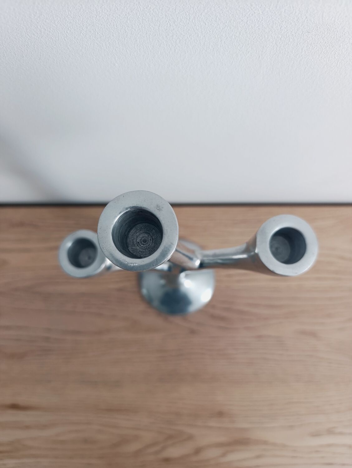 Tripod candle holder design in aluminium