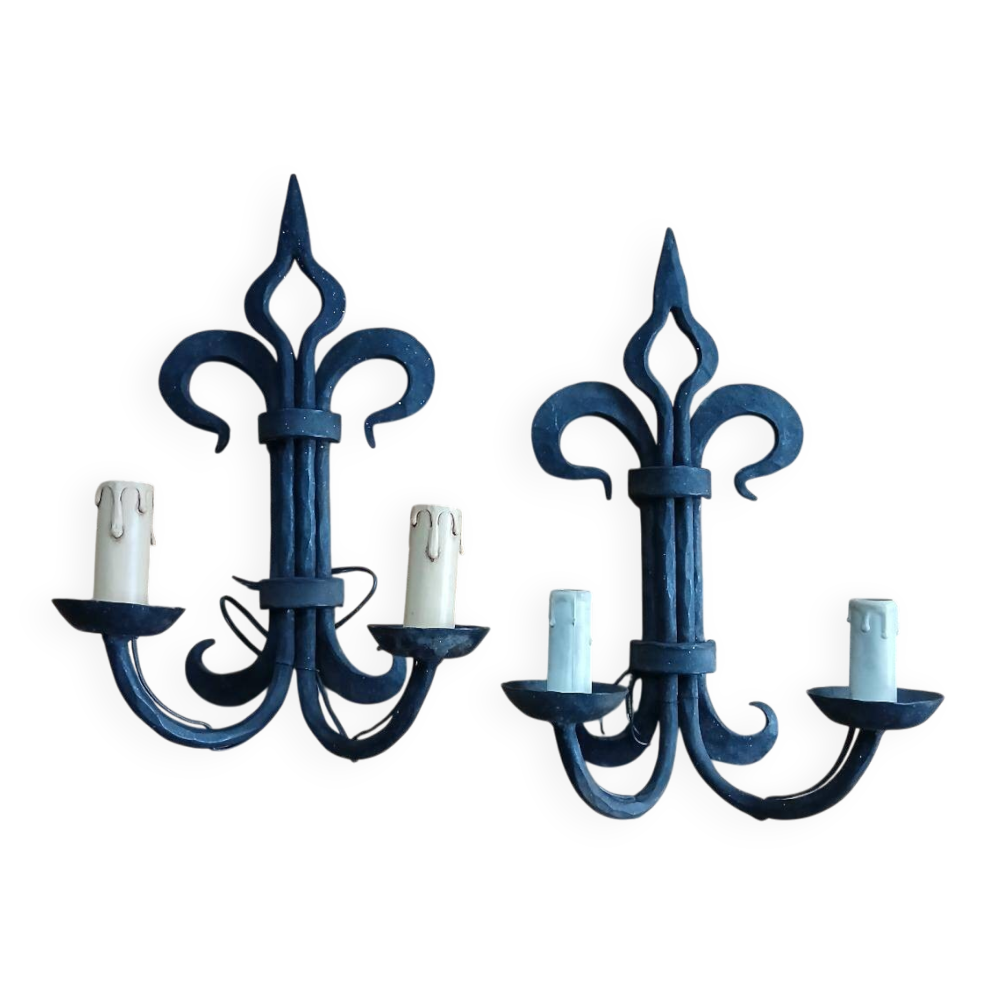 Paire d’appliques en fer forgé Lys de château Français