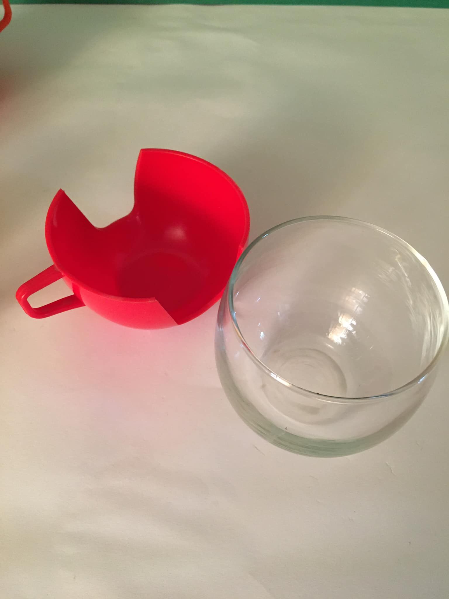 5 vintage glass cups and removable plastic support from the 70s in bright colors