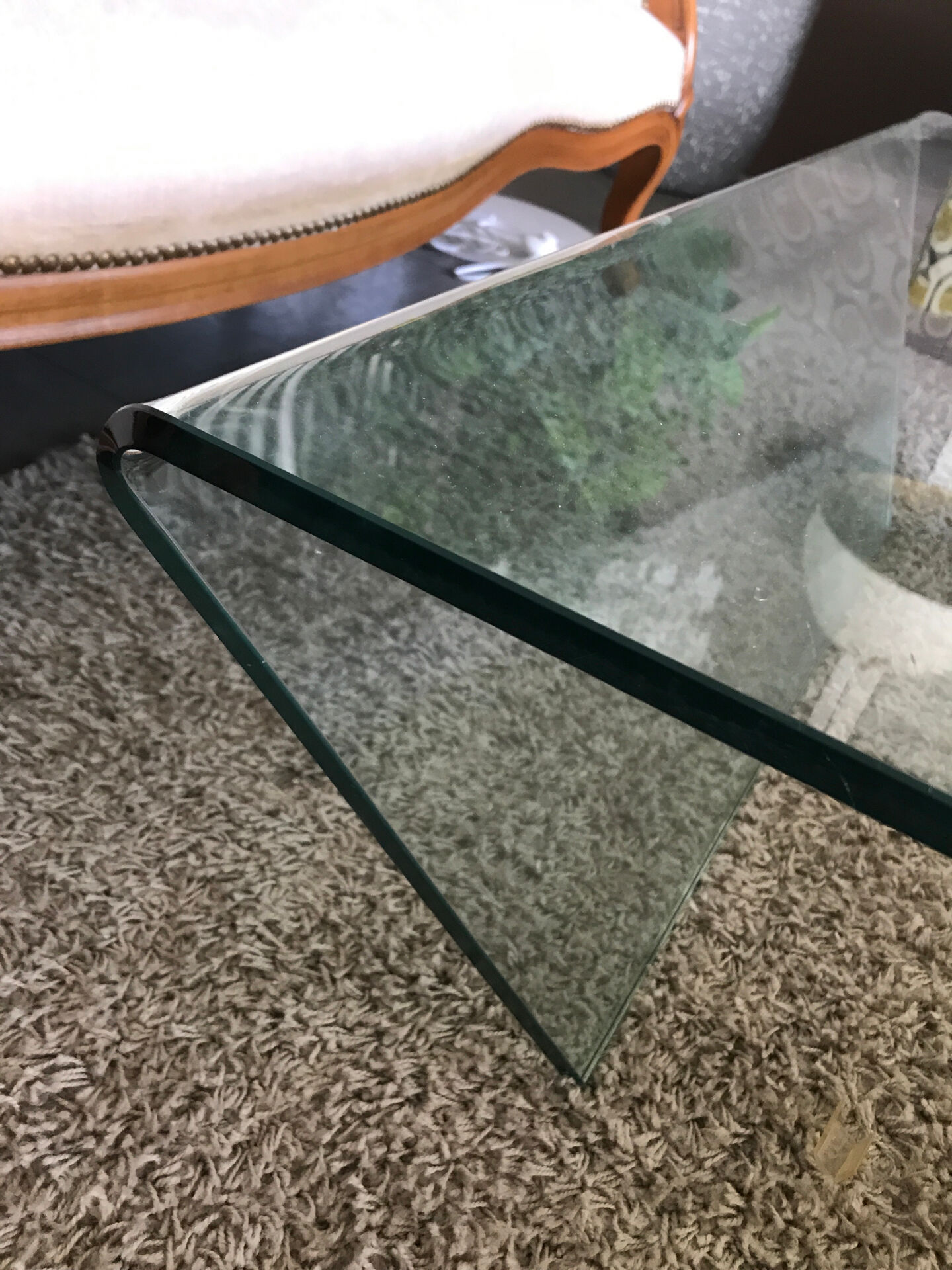 Sleek glass coffee table design