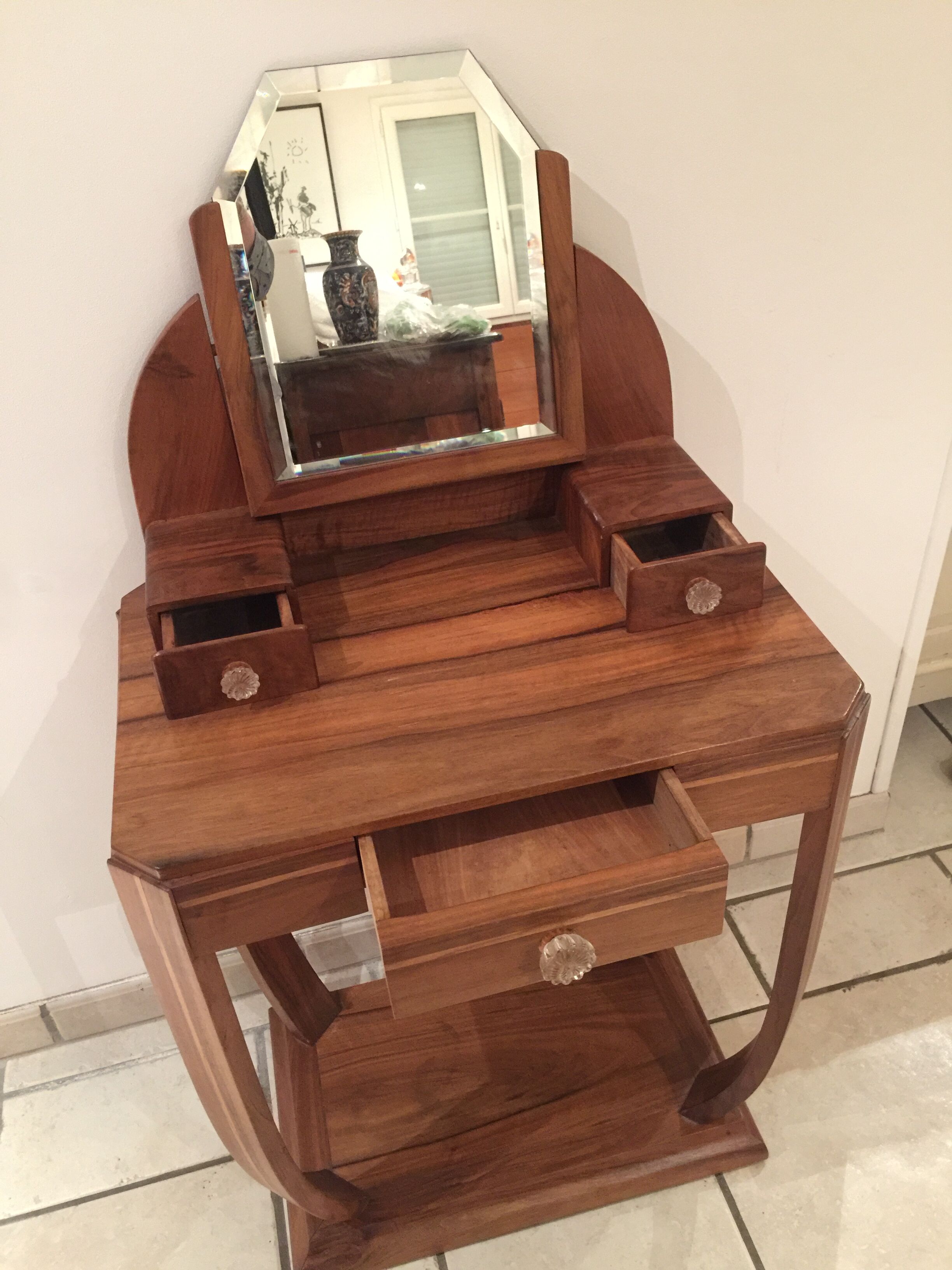 Art deco dressing table