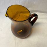 Carafe en verre ambré