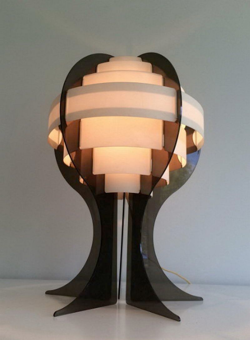 Modernist lamp in plexiglass and white plastic strips.