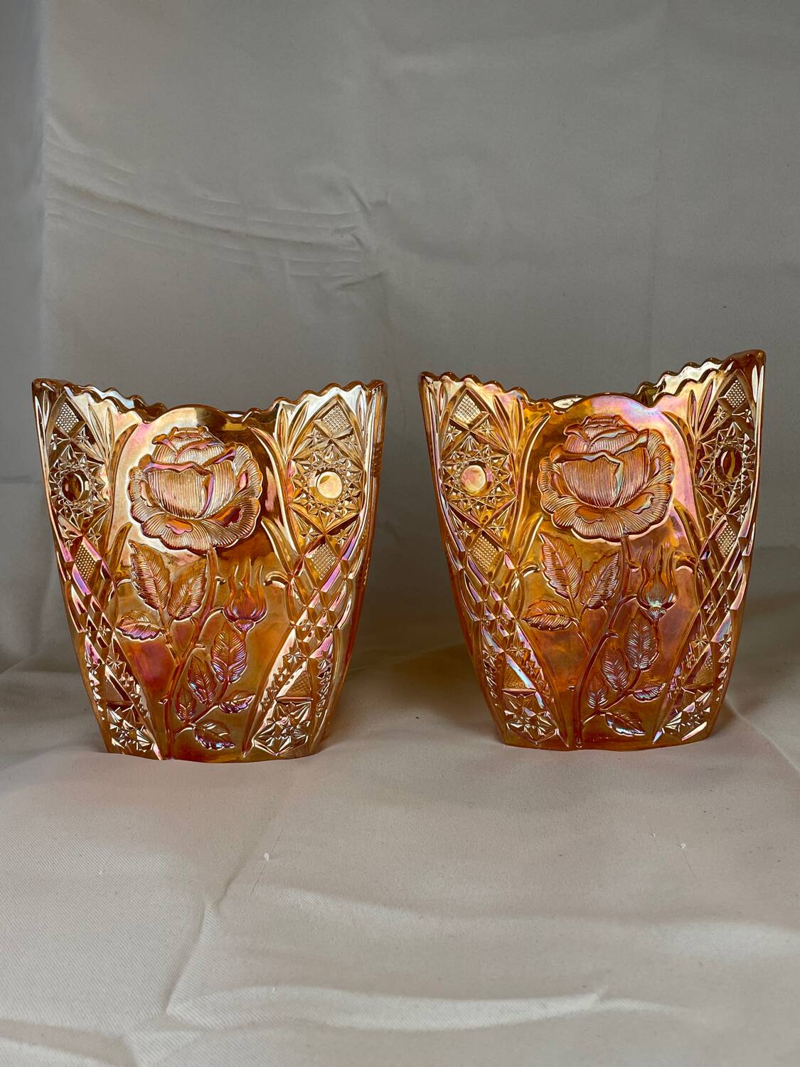 Pair of garden rose vases made of Brockwitz carnival glass, 1915