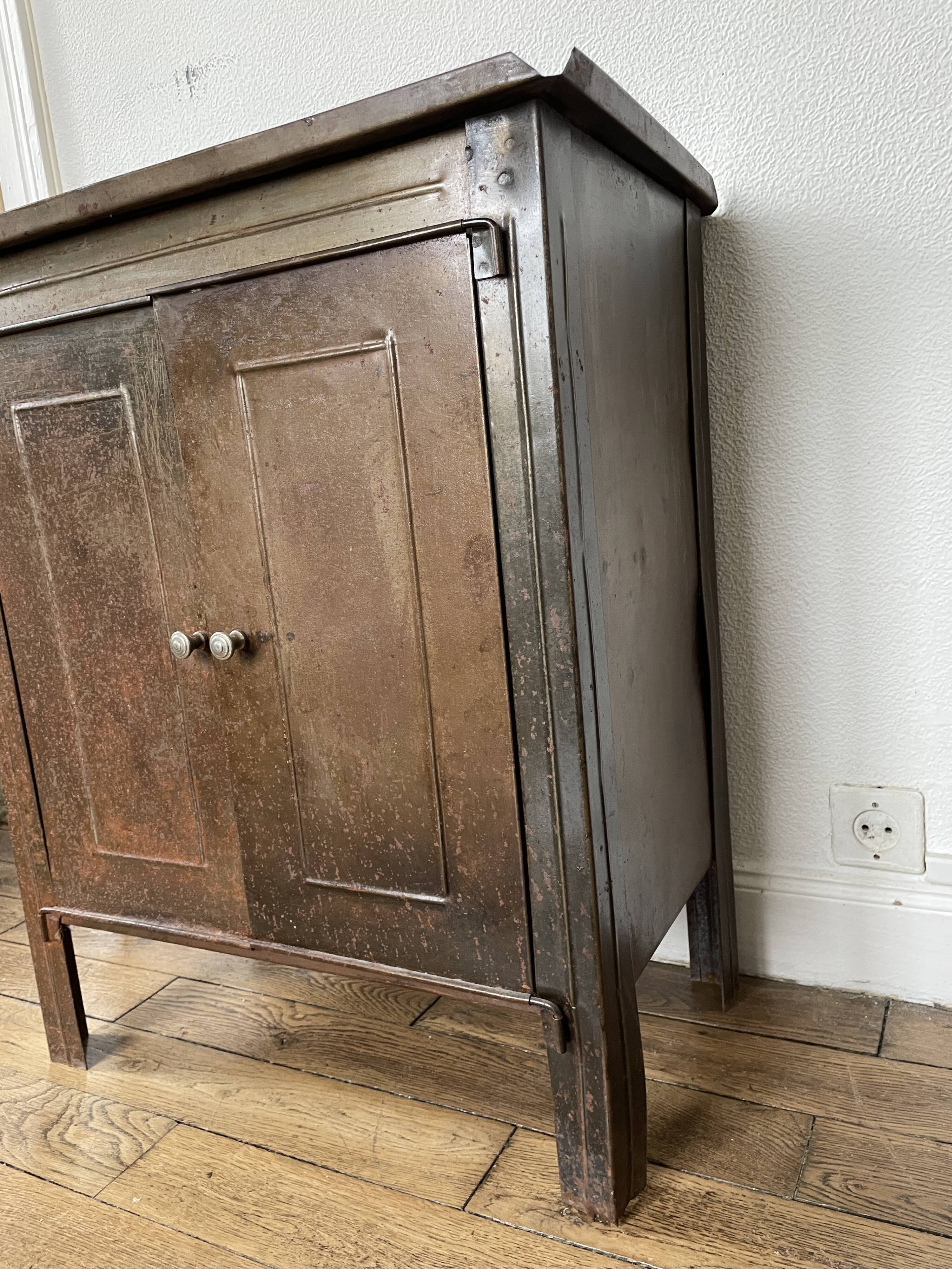 Meuble de diamantaire en métal