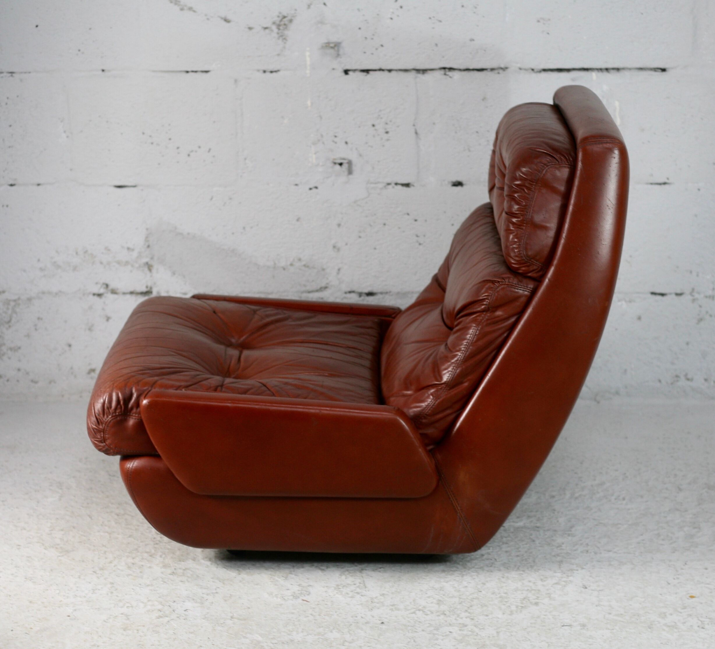 Easy chair "space age". Jean Prévost, France, leather, circa 1970