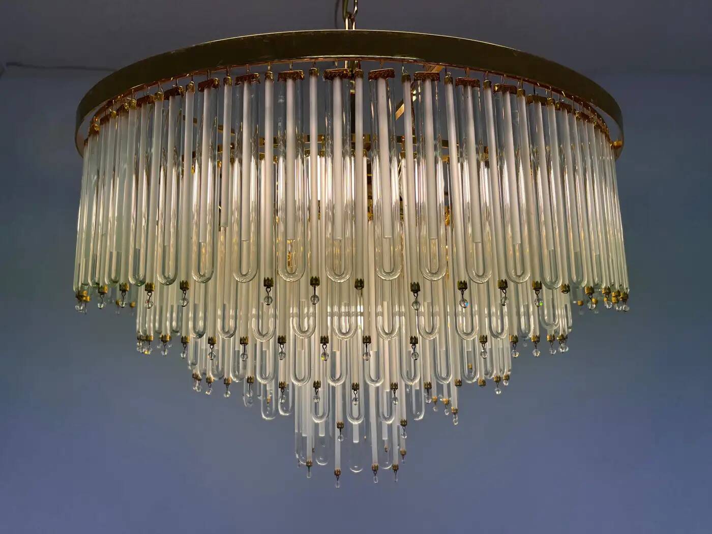 Paire de grands lustres en verre et laiton autrichiens XXL - années 1980