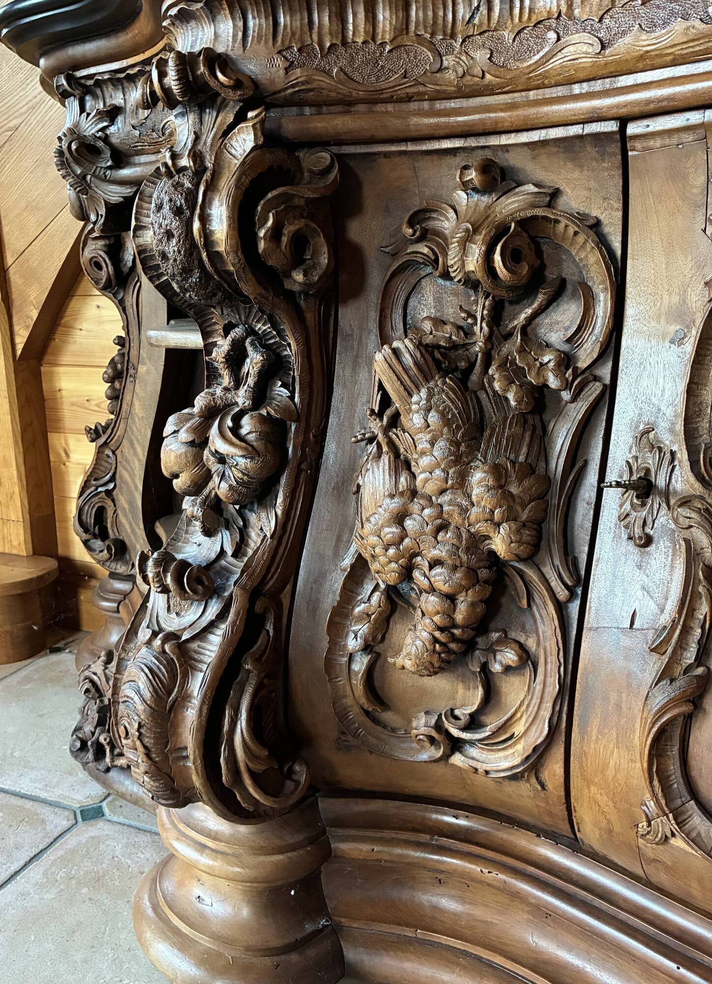 Monumental sideboard from the 19th century.