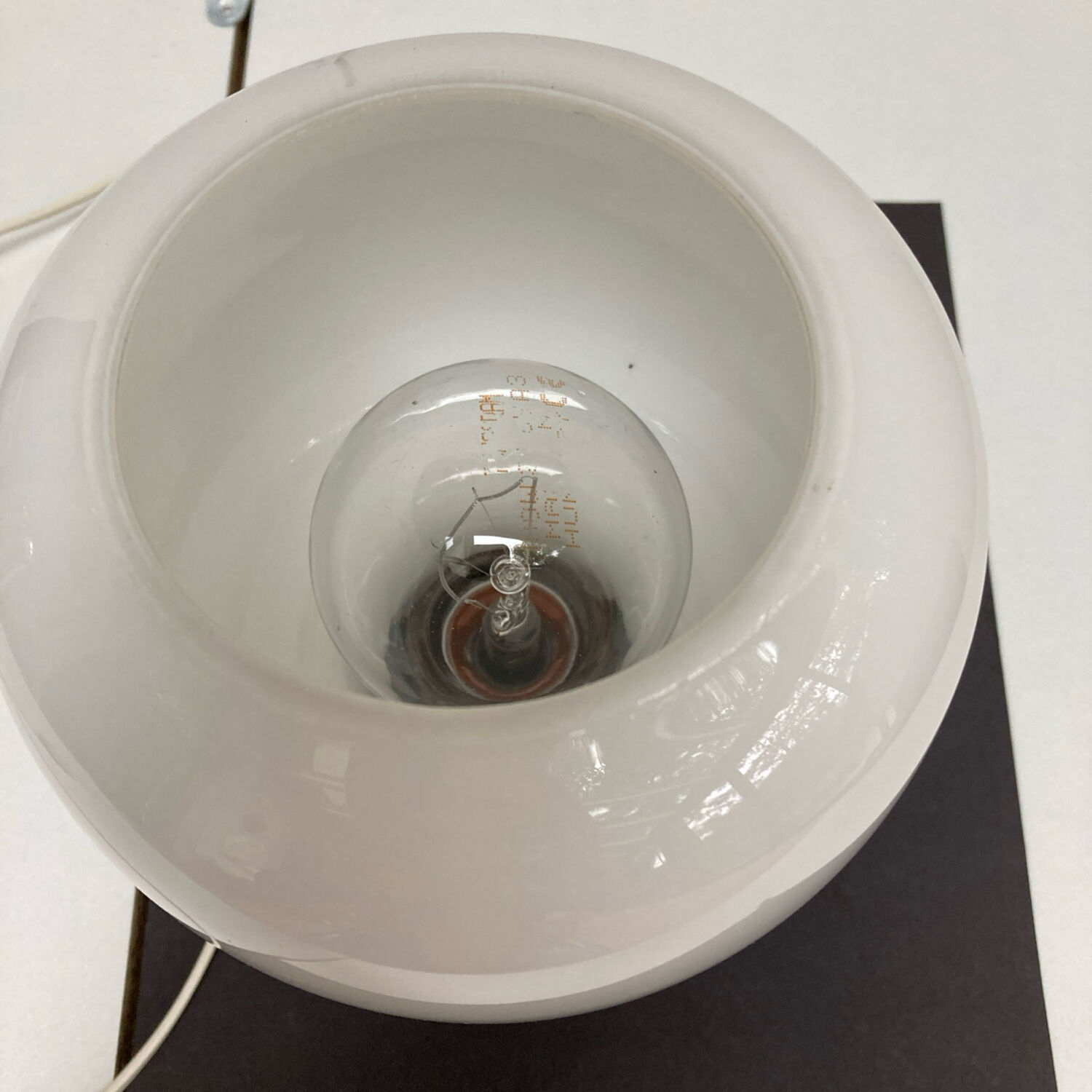 Lampe à poser en verre opalin, 1970