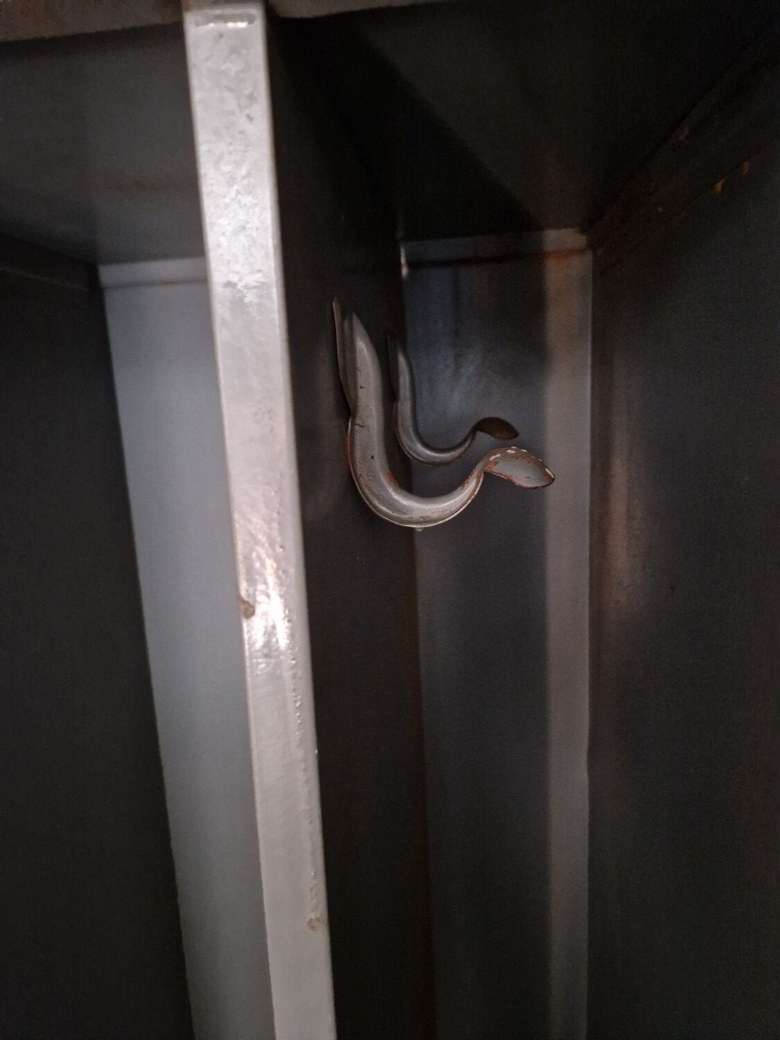 Old 3-door locker room