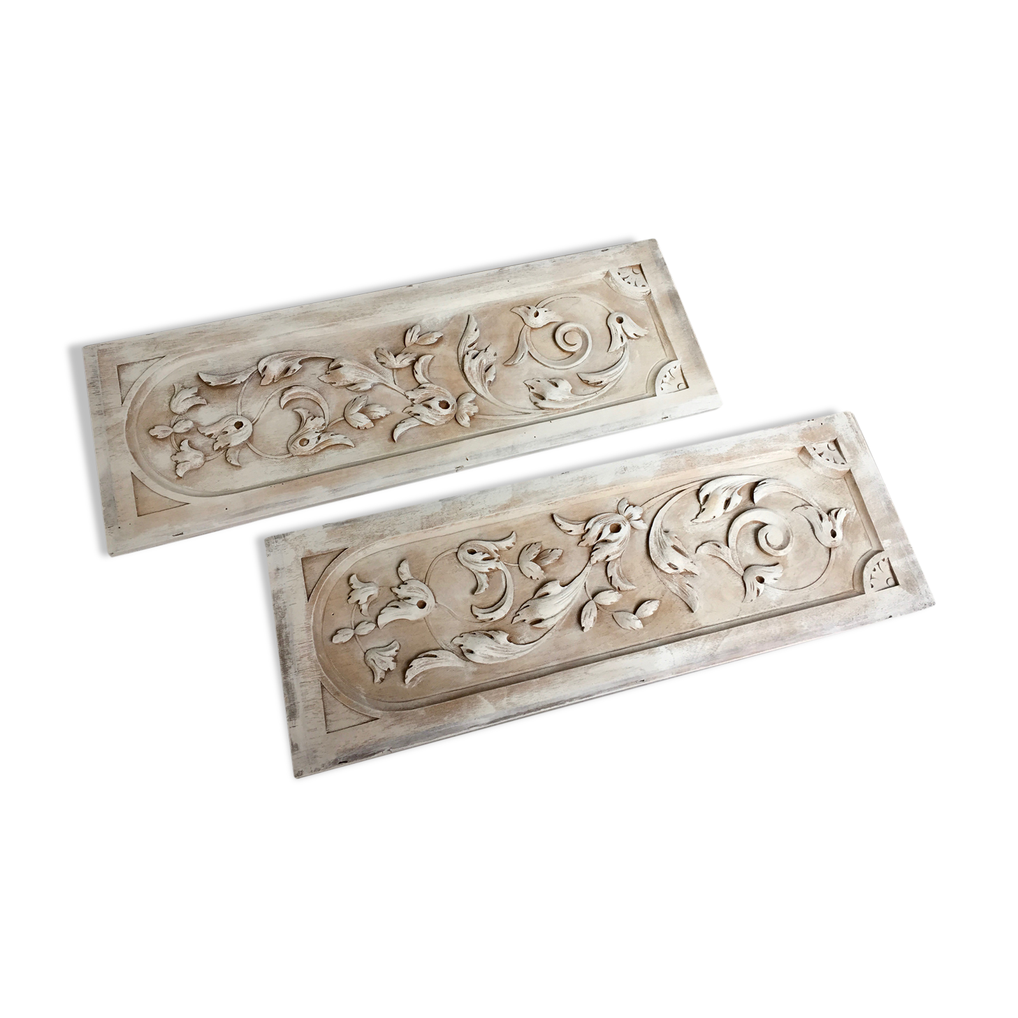 Paire de panneaux en bois sculpté