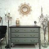 Old-style shabby chic gustavian patina