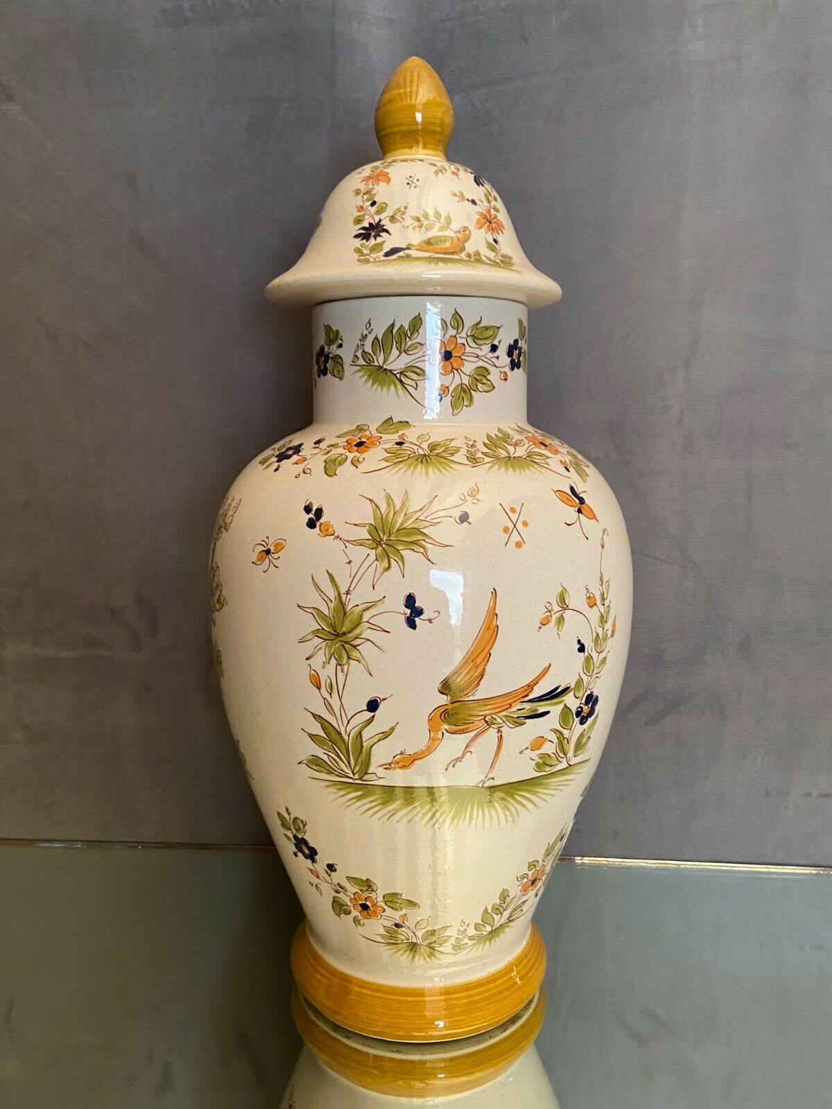 Potiche in earthenware decoration Old Moustiers XVIIIth