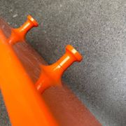 Porte-manteau orange de l’ère spatiale du milieu du siècle, années 1960